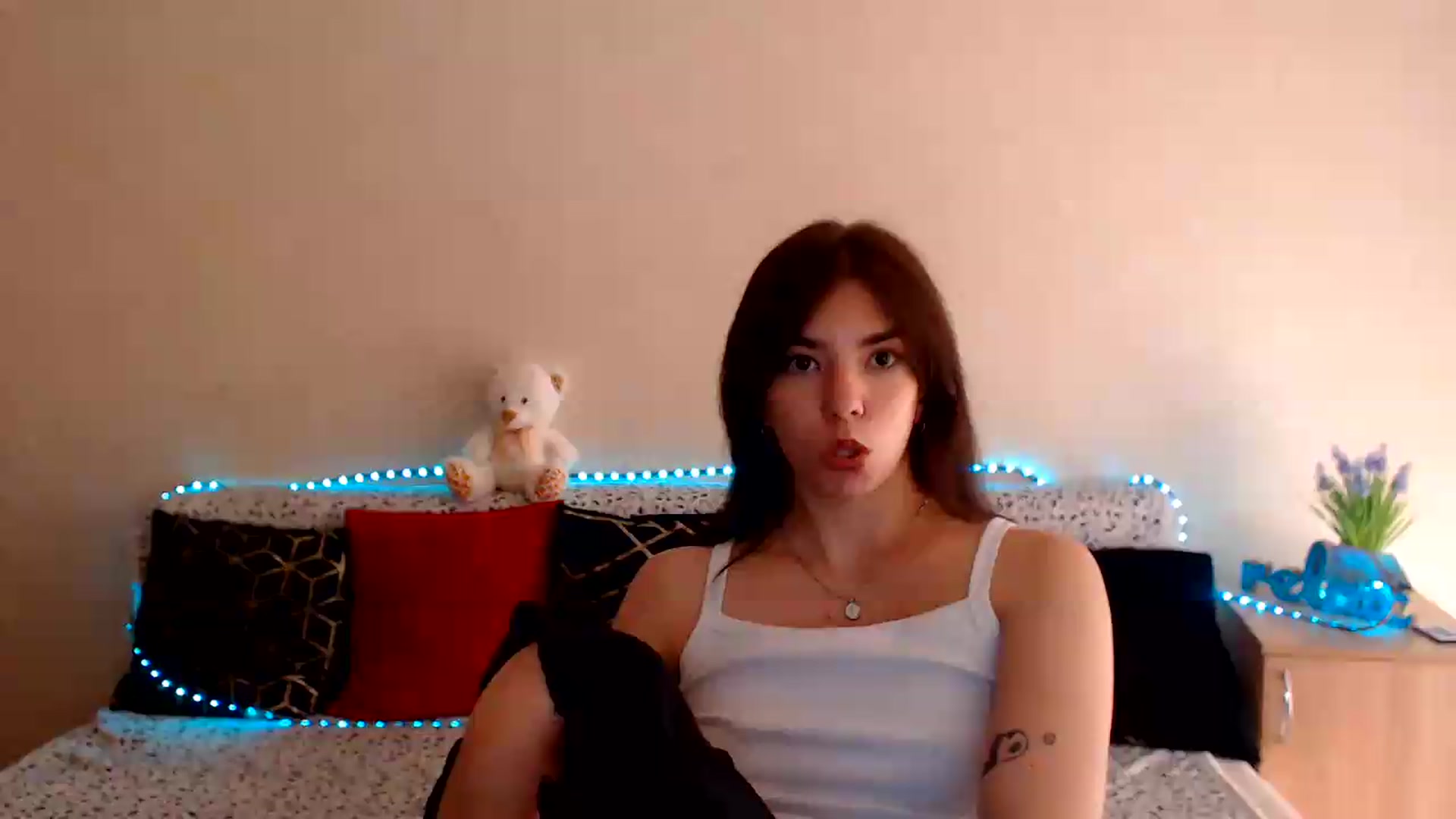 Gallery image thumbnail from Shalyka's myfreecams stream on, 08/11/2026, 12:33 image 16 of 20