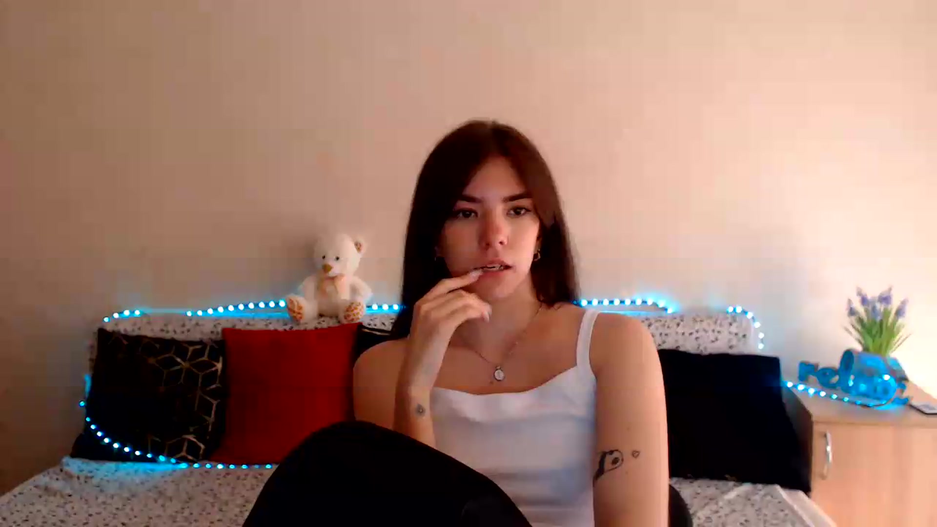Gallery image thumbnail from Shalyka's myfreecams stream on, 08/11/2026, 12:33 image 10 of 20