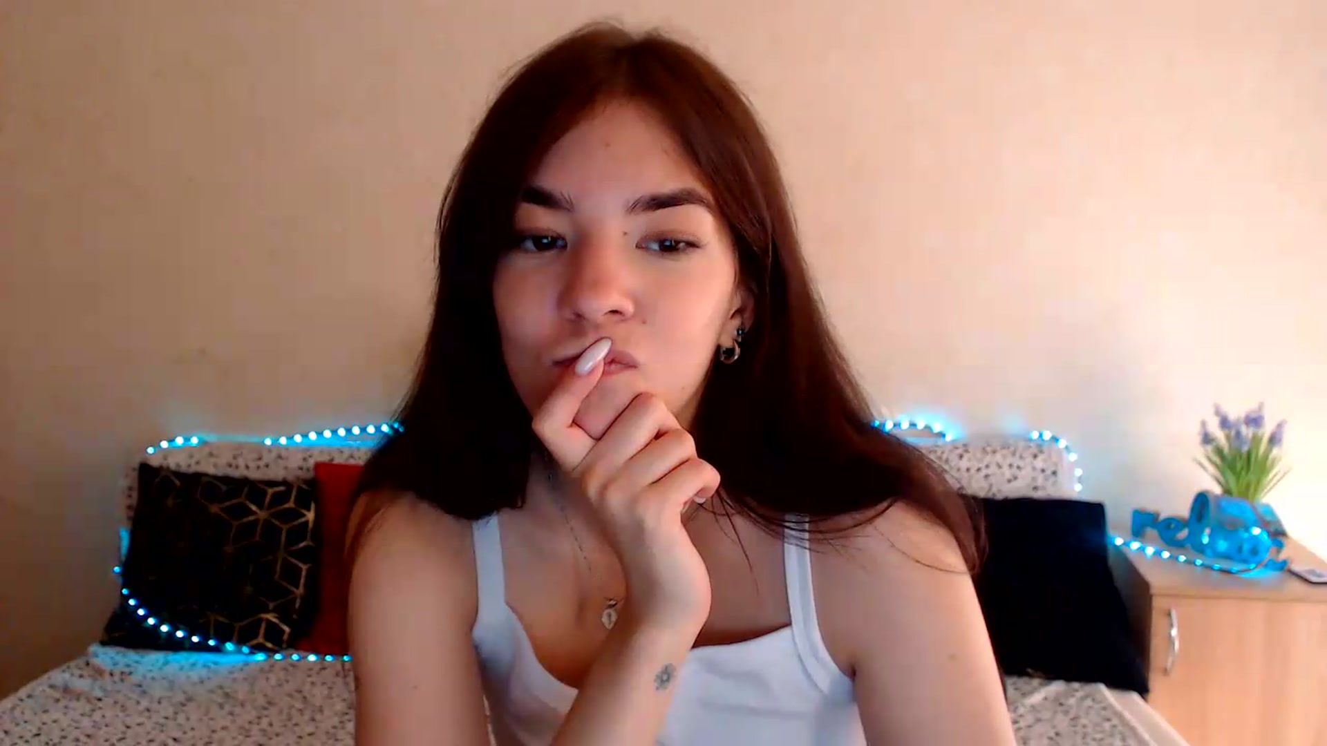Gallery image thumbnail from Shalyka's myfreecams stream on, 08/11/2026, 12:33 image 7 of 20