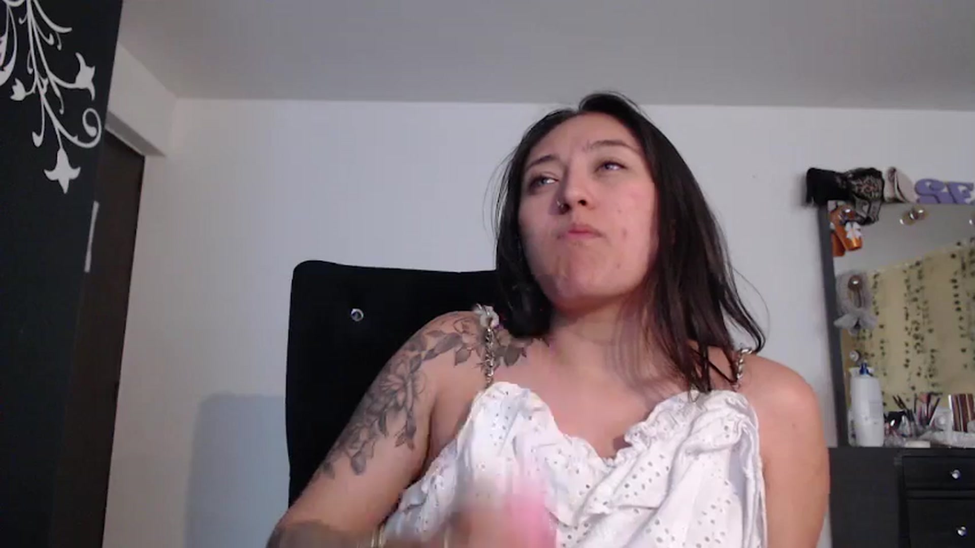 Gallery image thumbnail from Shamantha04's myfreecams stream on, 06/21/2025, 12:52 image 18 of 20
