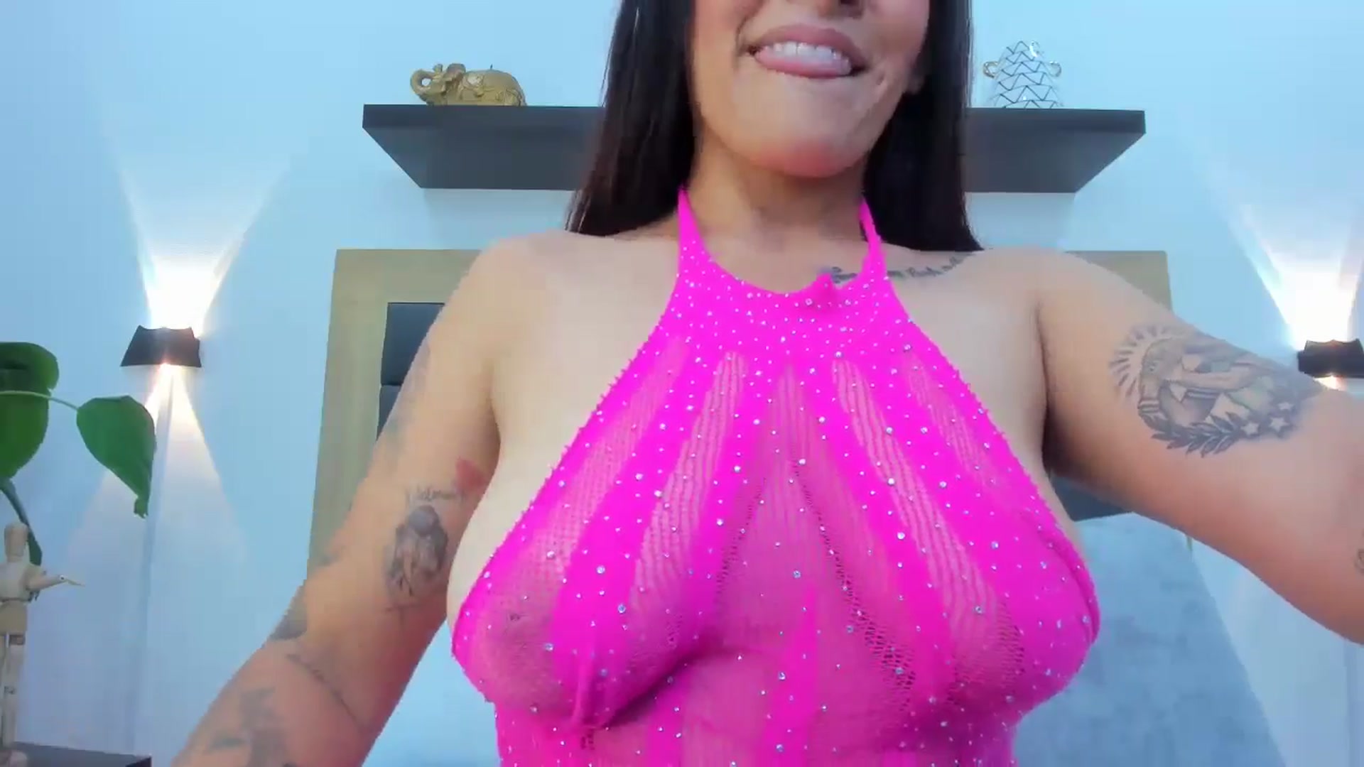 Gallery image thumbnail from Shannel_love_'s myfreecams stream on, 08/06/2024, 17:48 image 9 of 20