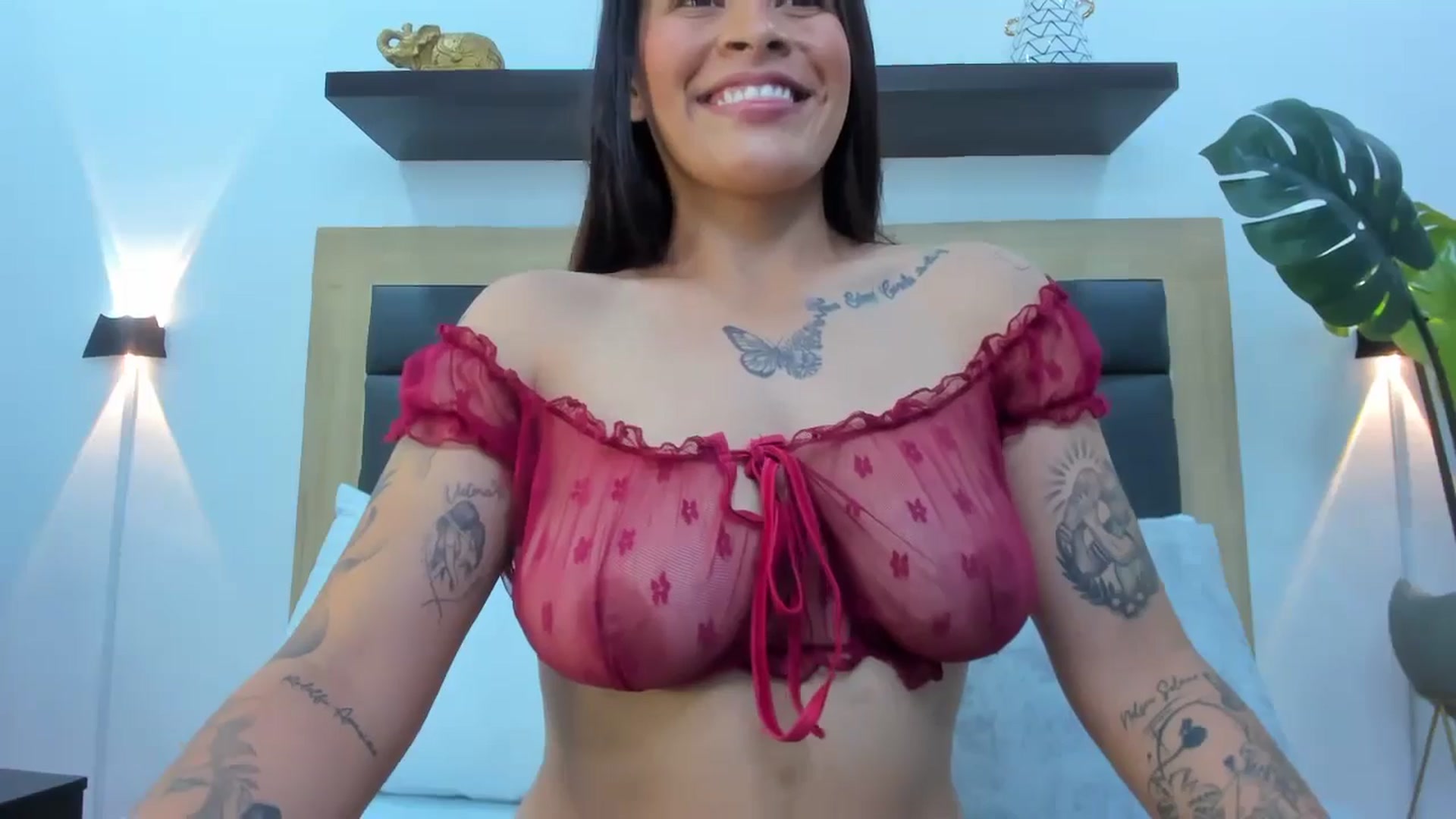 Gallery image thumbnail from Shannel_love_'s myfreecams stream on, 10/14/2024, 14:34 image 18 of 20