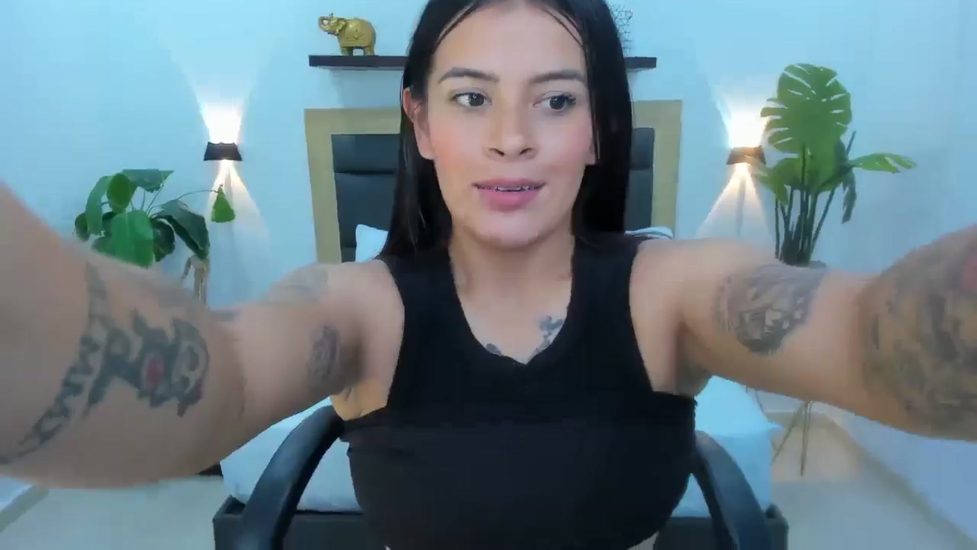 Gallery image thumbnail from Shannel_love_'s myfreecams stream on, 01/07/2025, 16:17 image 10 of 20