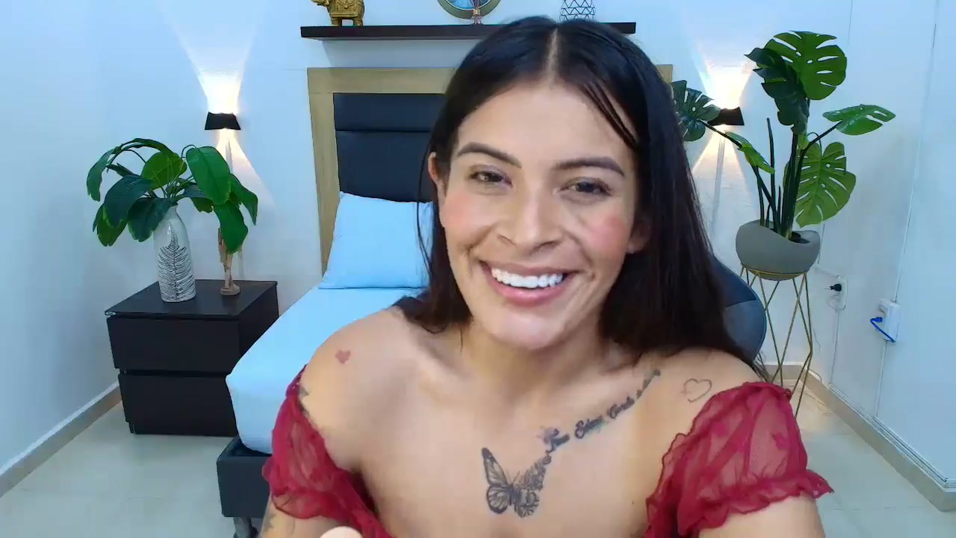 Gallery image thumbnail from Shannel_love_'s myfreecams stream on, 04/19/2025, 17:52 image 6 of 20