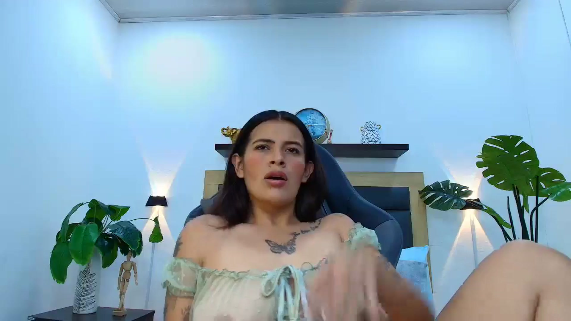 Gallery image thumbnail from Shannel_love_'s myfreecams stream on, 04/22/2025, 15:42 image 4 of 20