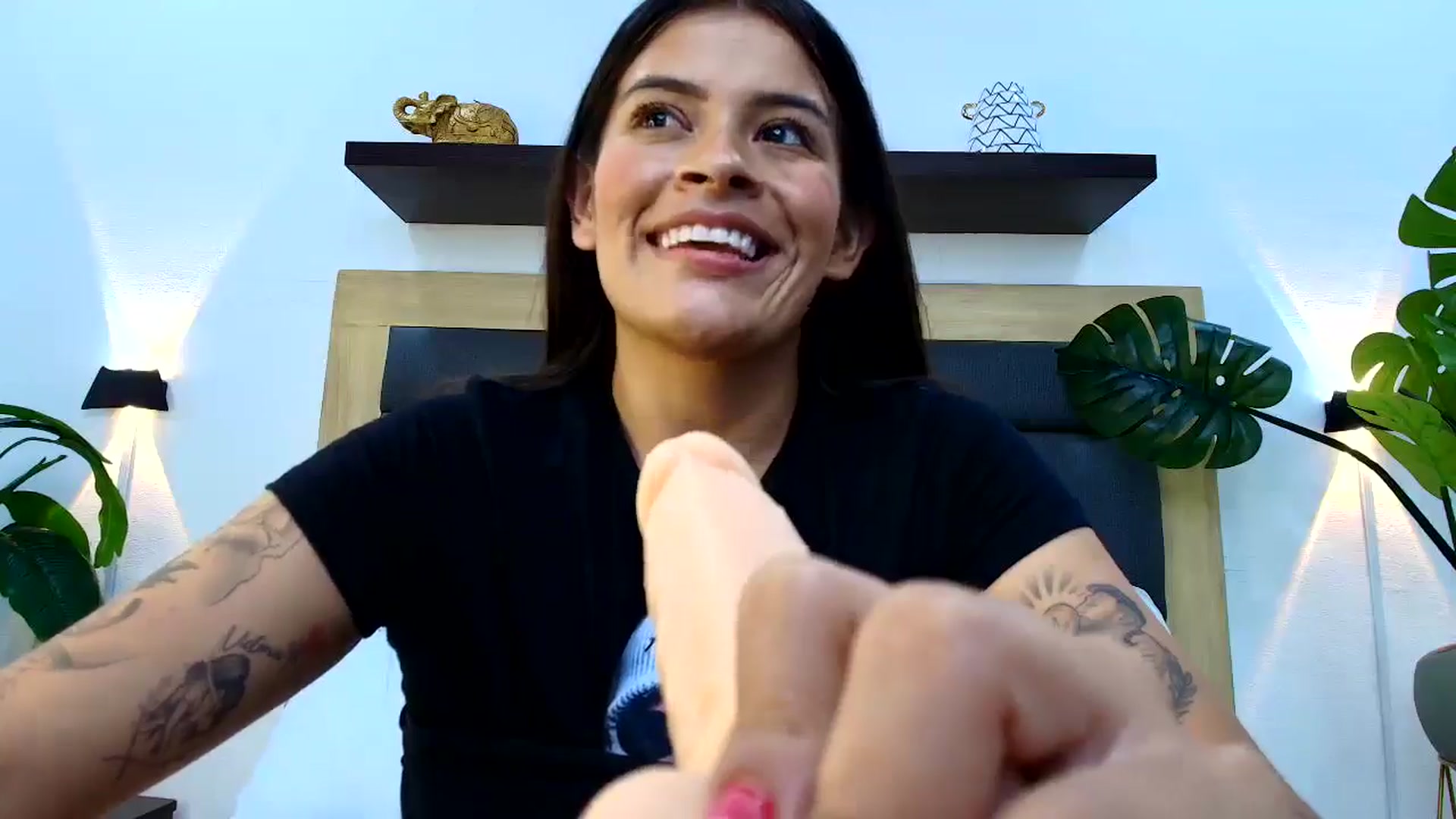 Gallery image thumbnail from Shannel_love_'s myfreecams stream on, 05/10/2025, 17:43 image 15 of 20