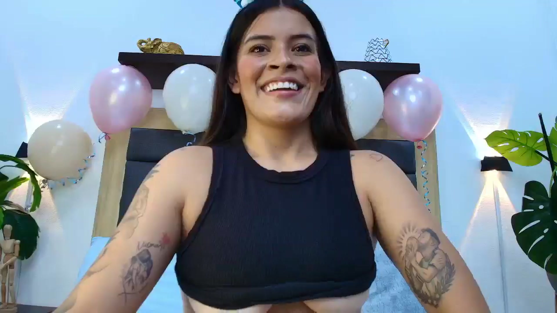 Gallery image thumbnail from Shannel_love_'s myfreecams stream on, 06/21/2025, 17:53 image 20 of 20