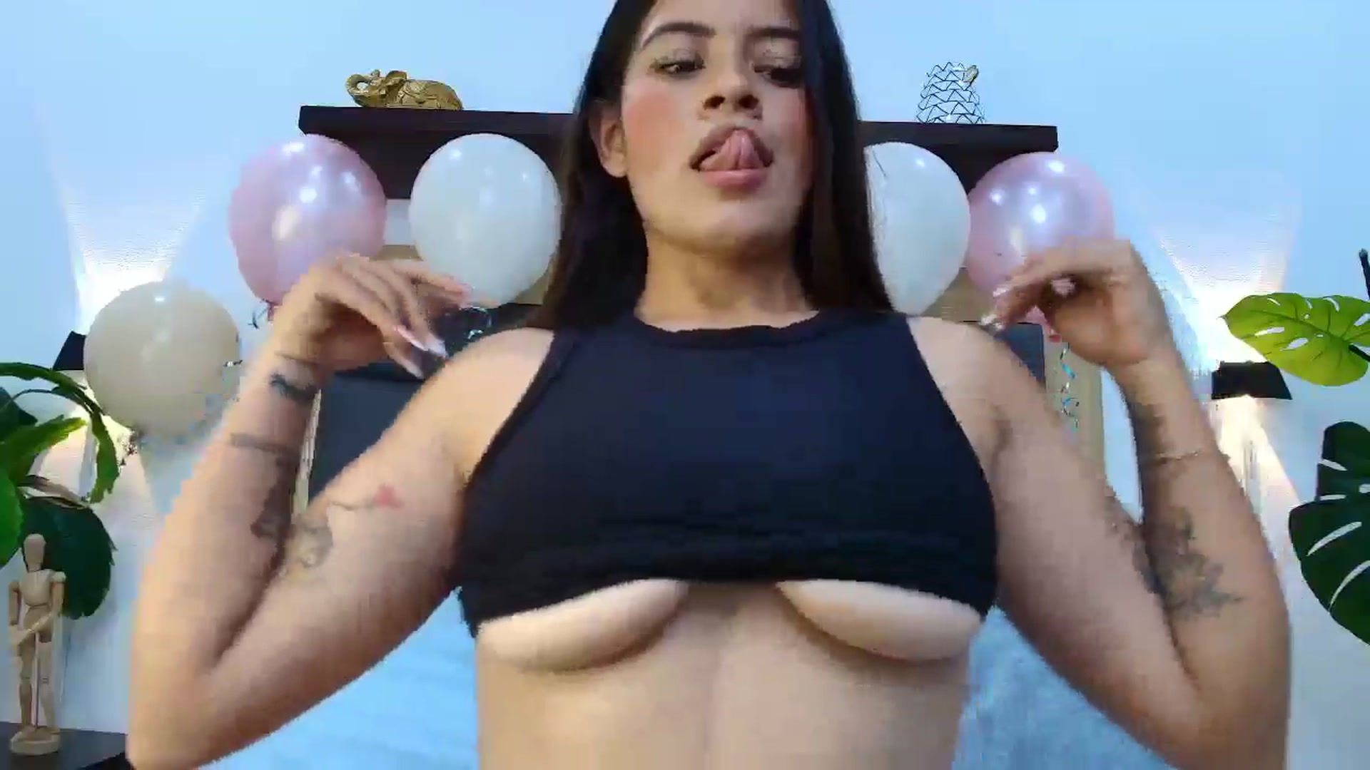 Gallery image thumbnail from Shannel_love_'s myfreecams stream on, 06/21/2025, 17:53 image 16 of 20