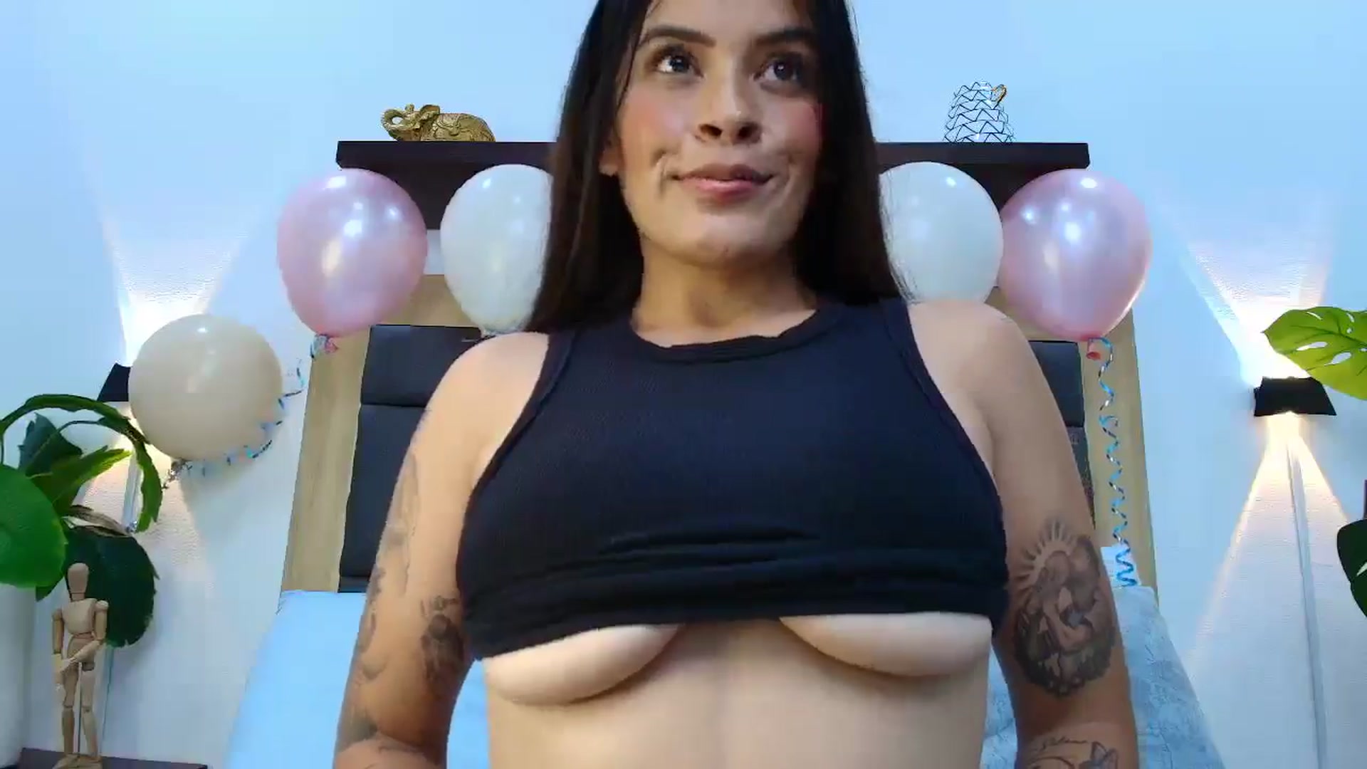 Gallery image thumbnail from Shannel_love_'s myfreecams stream on, 06/21/2025, 17:53 image 14 of 20