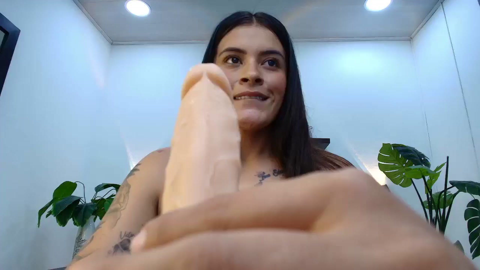 Gallery image thumbnail from Shannel_love_'s myfreecams stream on, 09/04/2025, 16:16 image 8 of 20