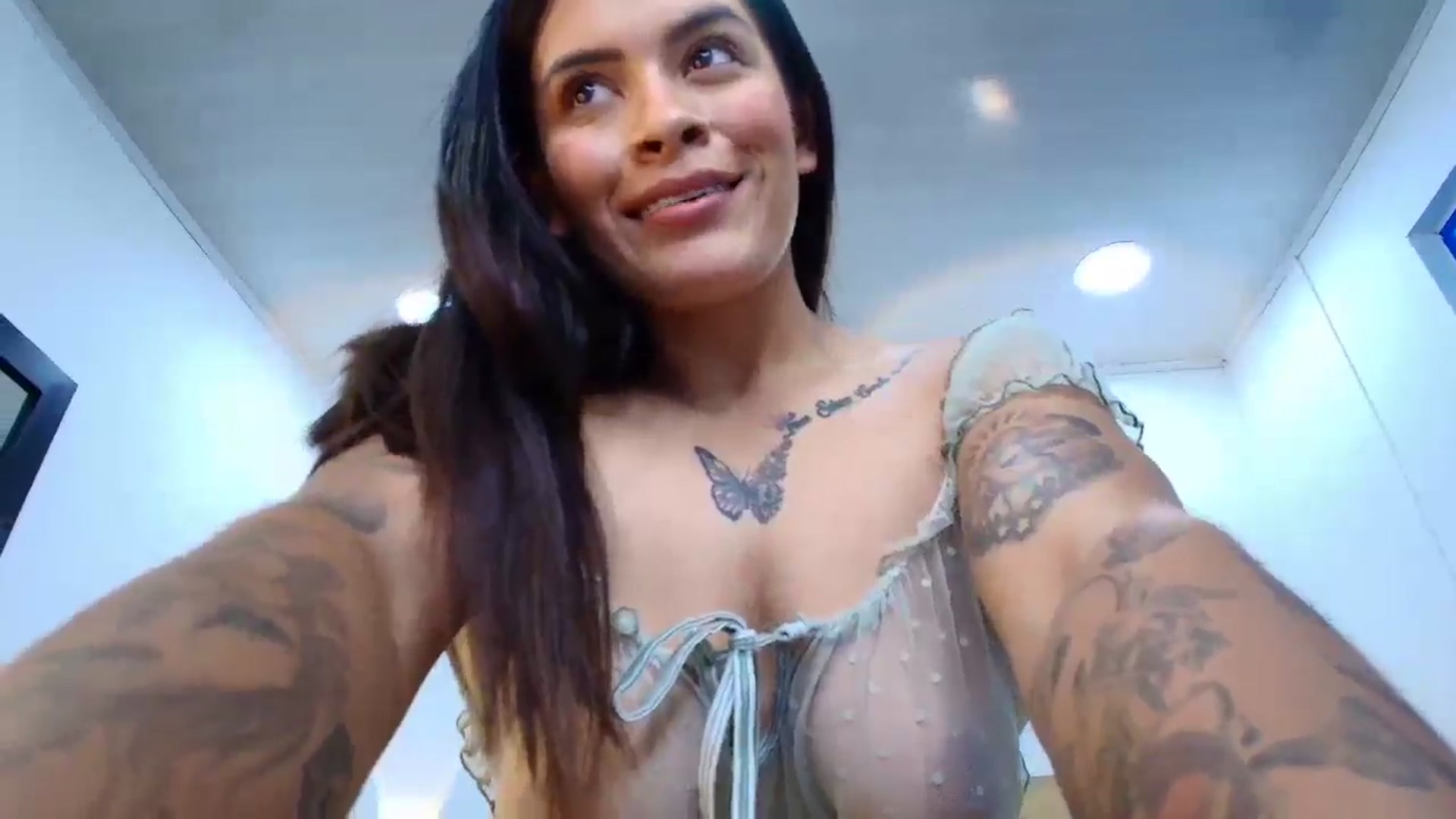 Gallery image thumbnail from Shannel_love_'s myfreecams stream on, 09/23/2025, 16:15 image 19 of 20