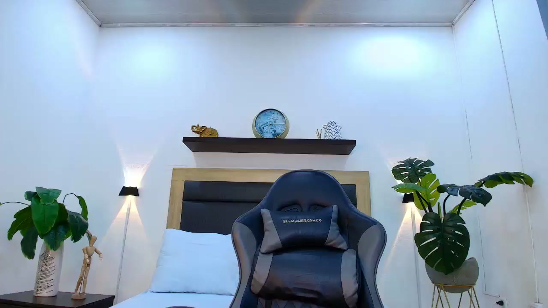 Gallery image thumbnail from Shannel_love_'s myfreecams stream on, 10/07/2025, 16:09 image 18 of 20