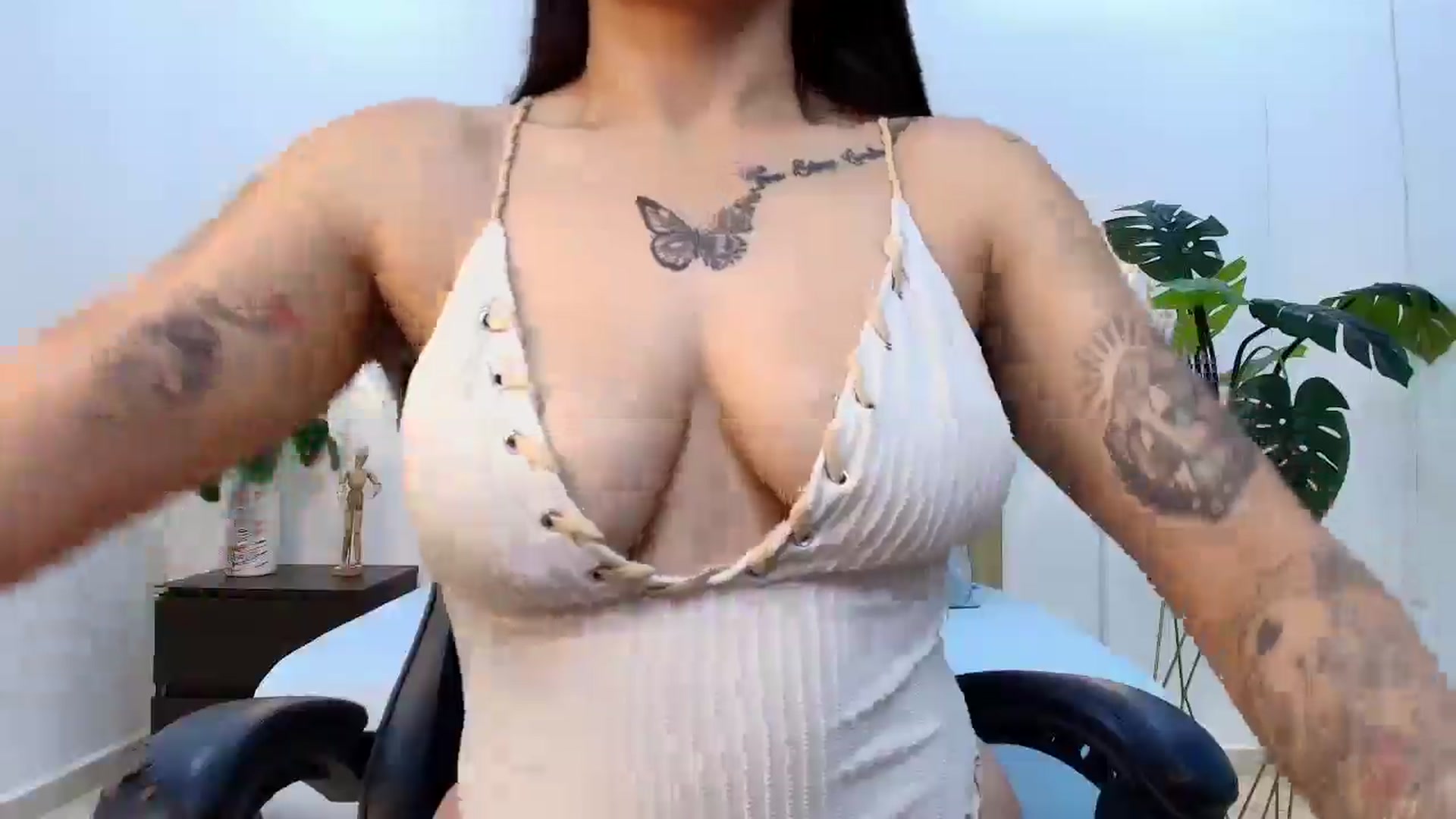 Gallery image thumbnail from Shannel_love_'s myfreecams stream on, 10/08/2025, 15:59 image 2 of 20