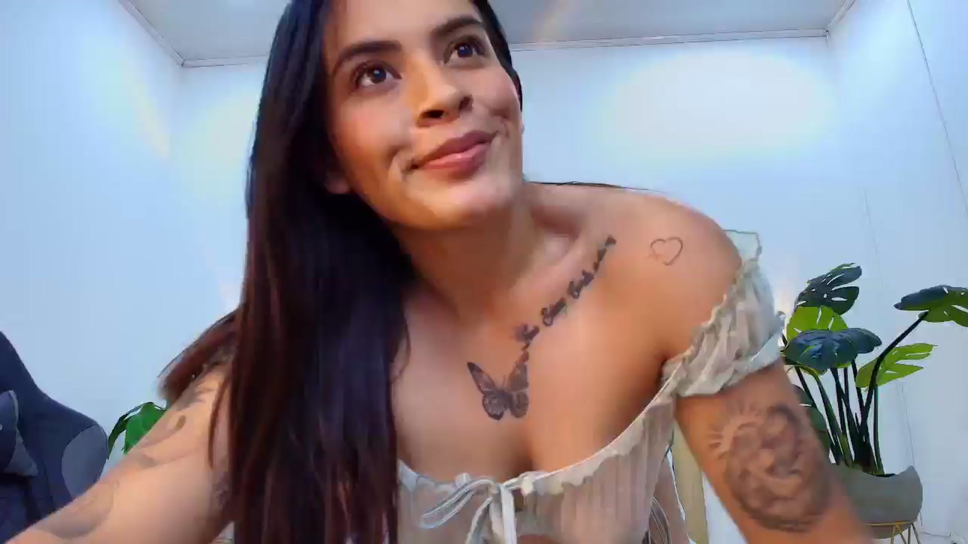 Gallery image thumbnail from Shannel_love_'s myfreecams stream on, 10/21/2025, 17:52 image 16 of 20