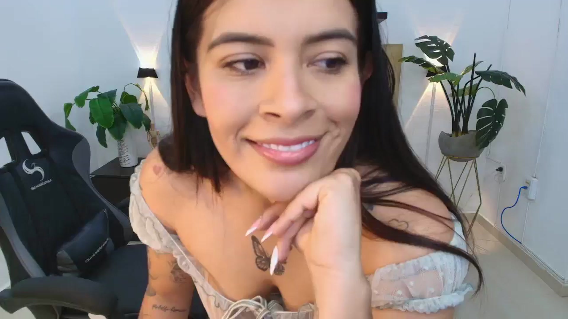 Gallery image thumbnail from Shannel_love_'s myfreecams stream on, 12/03/2025, 15:40 image 5 of 20