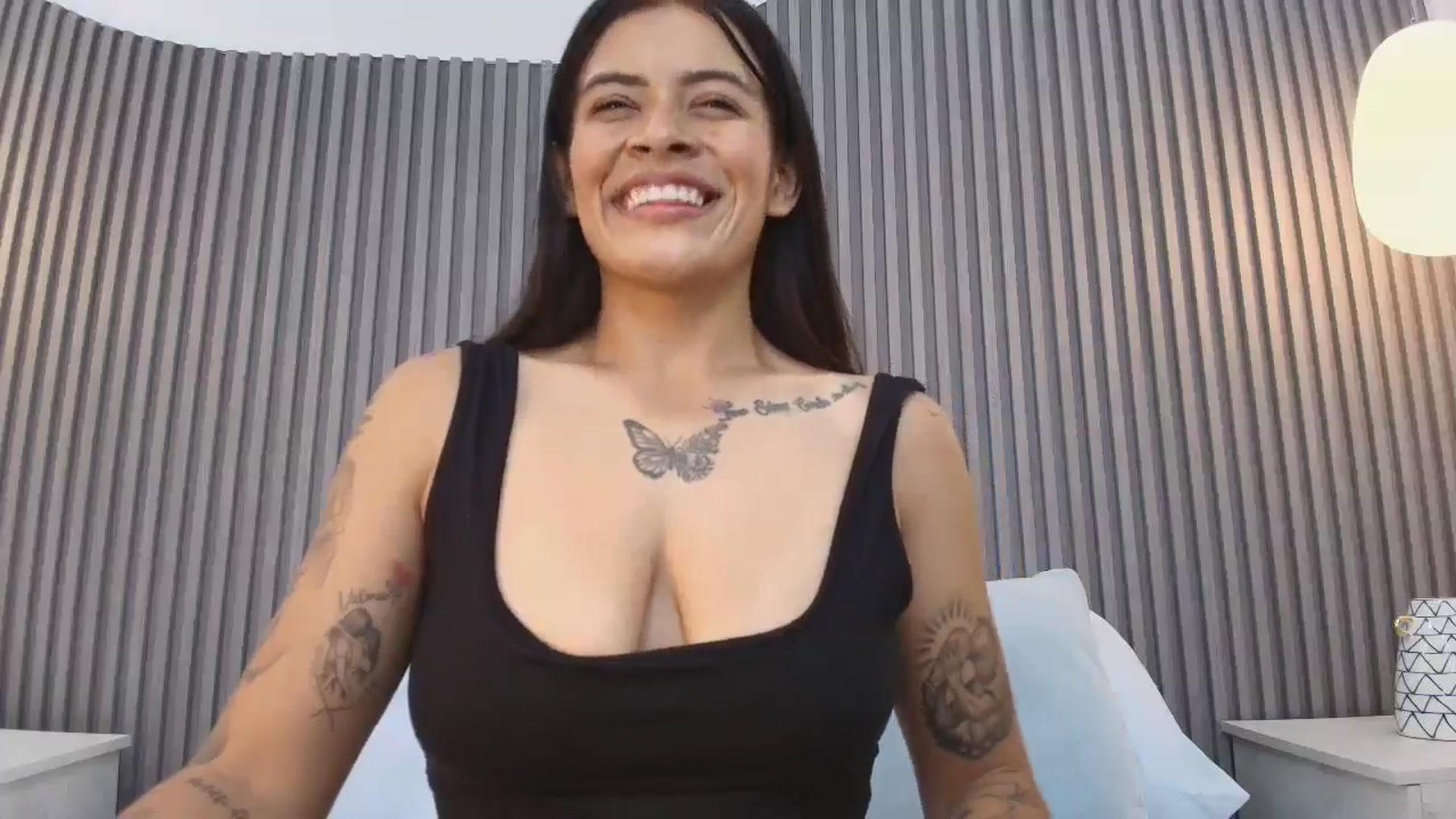 Gallery image thumbnail from Shannel_love_'s myfreecams stream on, 03/27/2026, 16:24 image 17 of 20