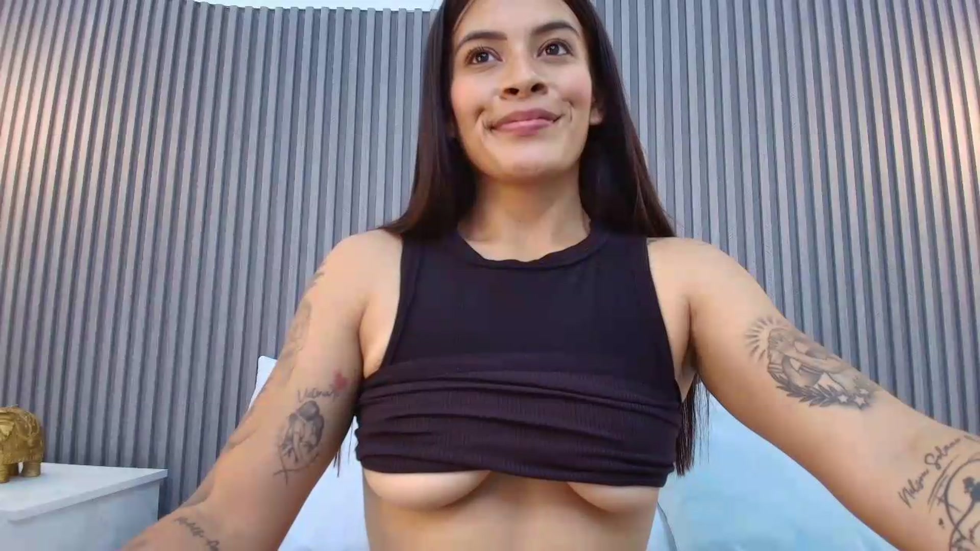 Gallery image thumbnail from Shannel_love_'s myfreecams stream on, 05/12/2026, 16:20 image 19 of 20