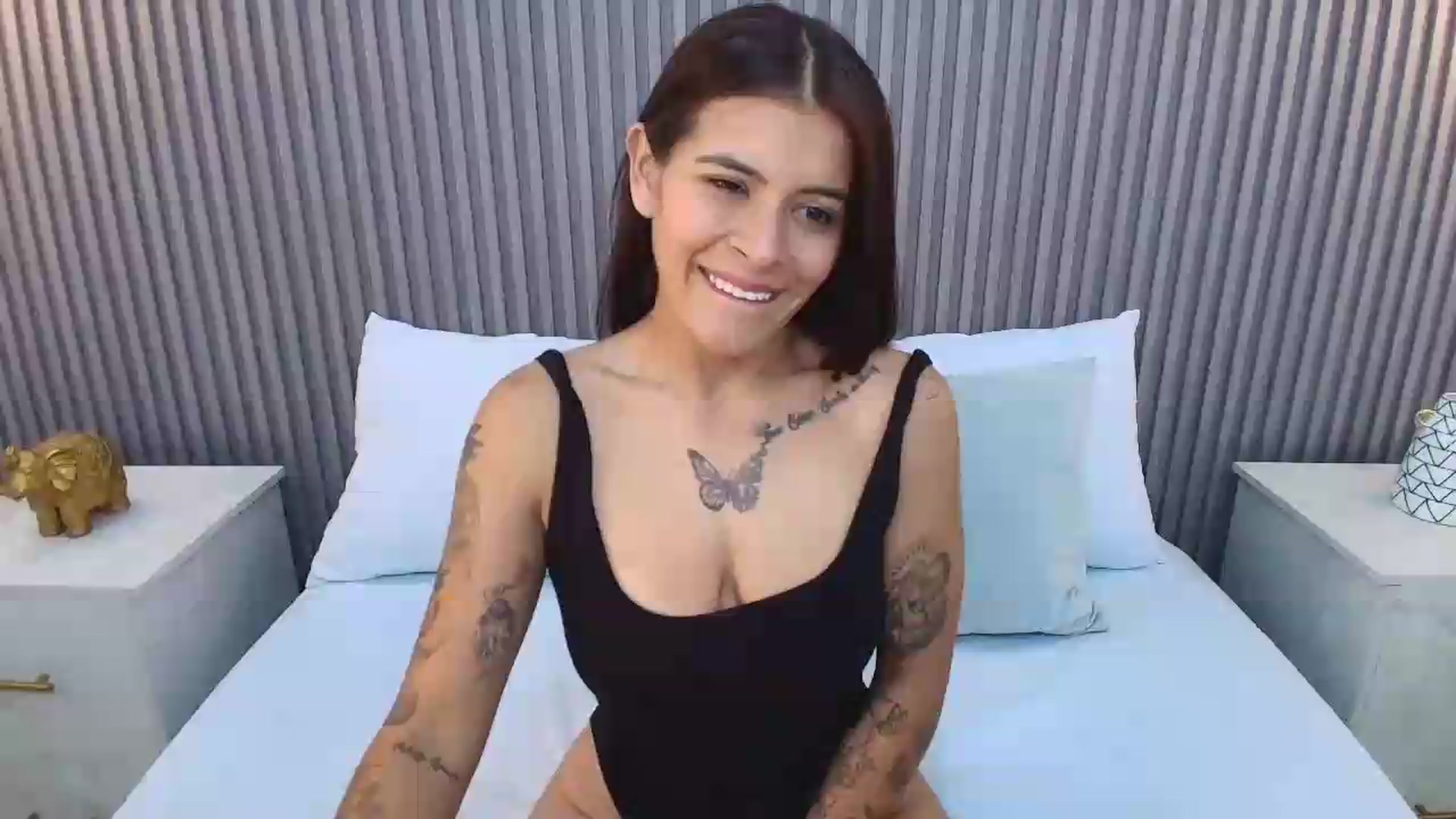 Gallery image thumbnail from Shannel_love_'s myfreecams stream on, 06/25/2026, 14:12 image 1 of 20