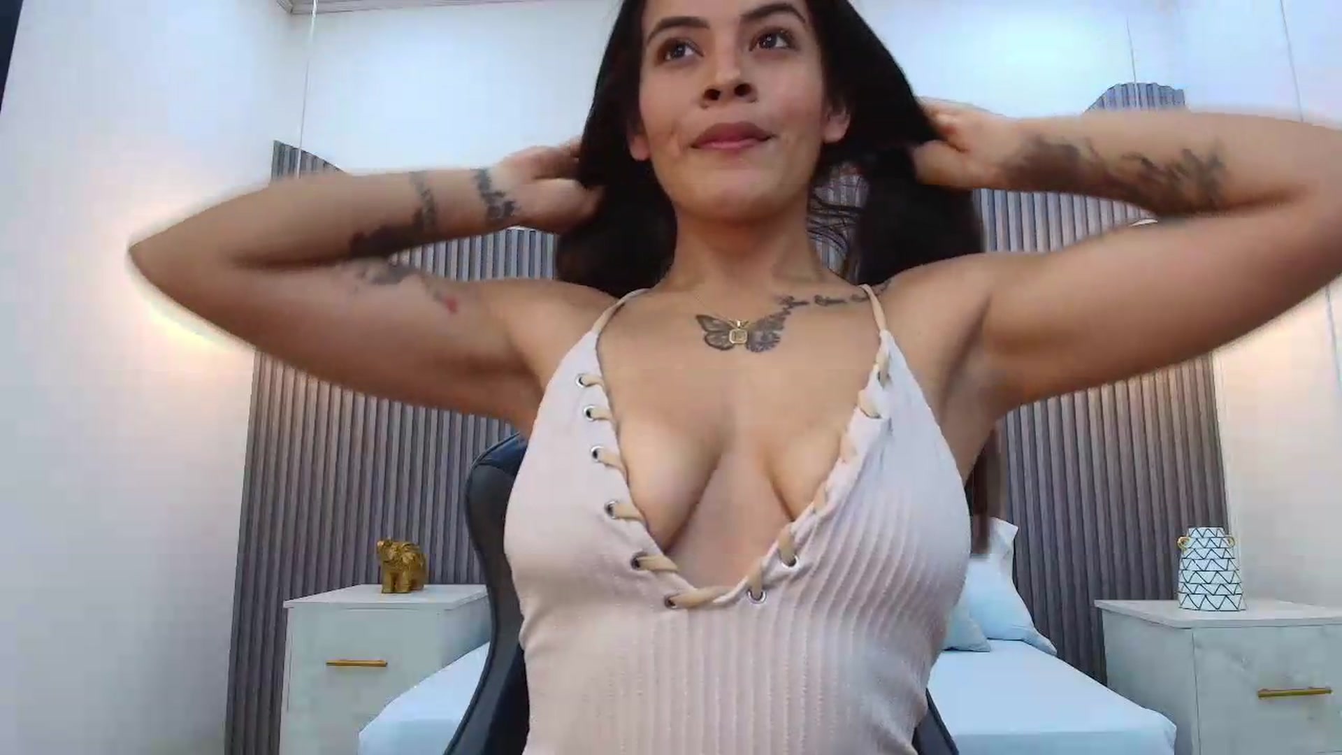 Gallery image thumbnail from Shannel_love_'s myfreecams stream on, 07/11/2026, 15:40 image 3 of 20