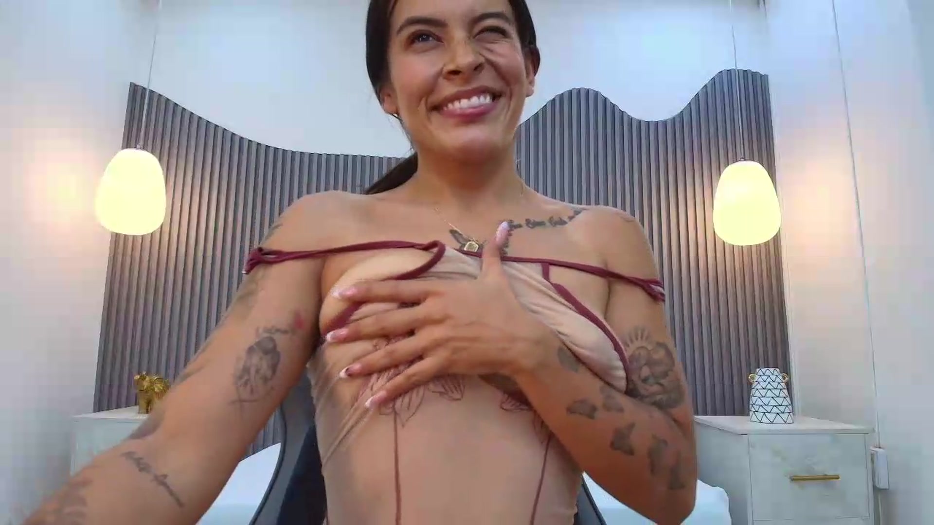 Gallery image thumbnail from Shannel_love_'s myfreecams stream on, 07/18/2026, 17:50 image 16 of 20