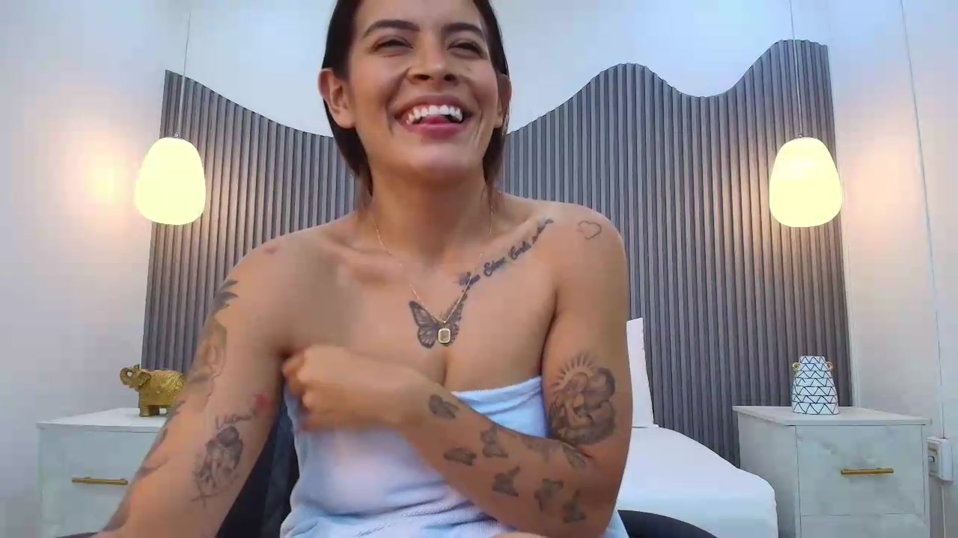 Gallery image thumbnail from Shannel_love_'s myfreecams stream on, 07/29/2026, 17:51 image 13 of 20