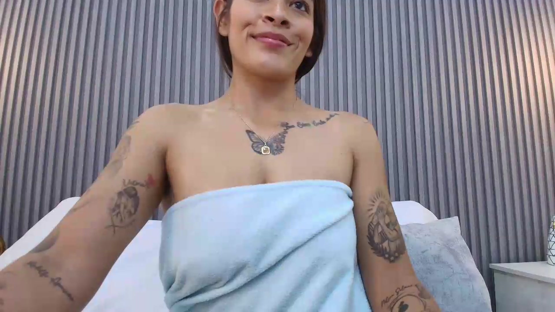 Gallery image thumbnail from Shannel_love_'s myfreecams stream on, 07/31/2026, 17:50 image 9 of 20