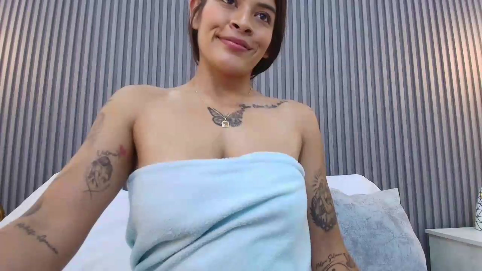 Gallery image thumbnail from Shannel_love_'s myfreecams stream on, 07/31/2026, 17:50 image 3 of 20