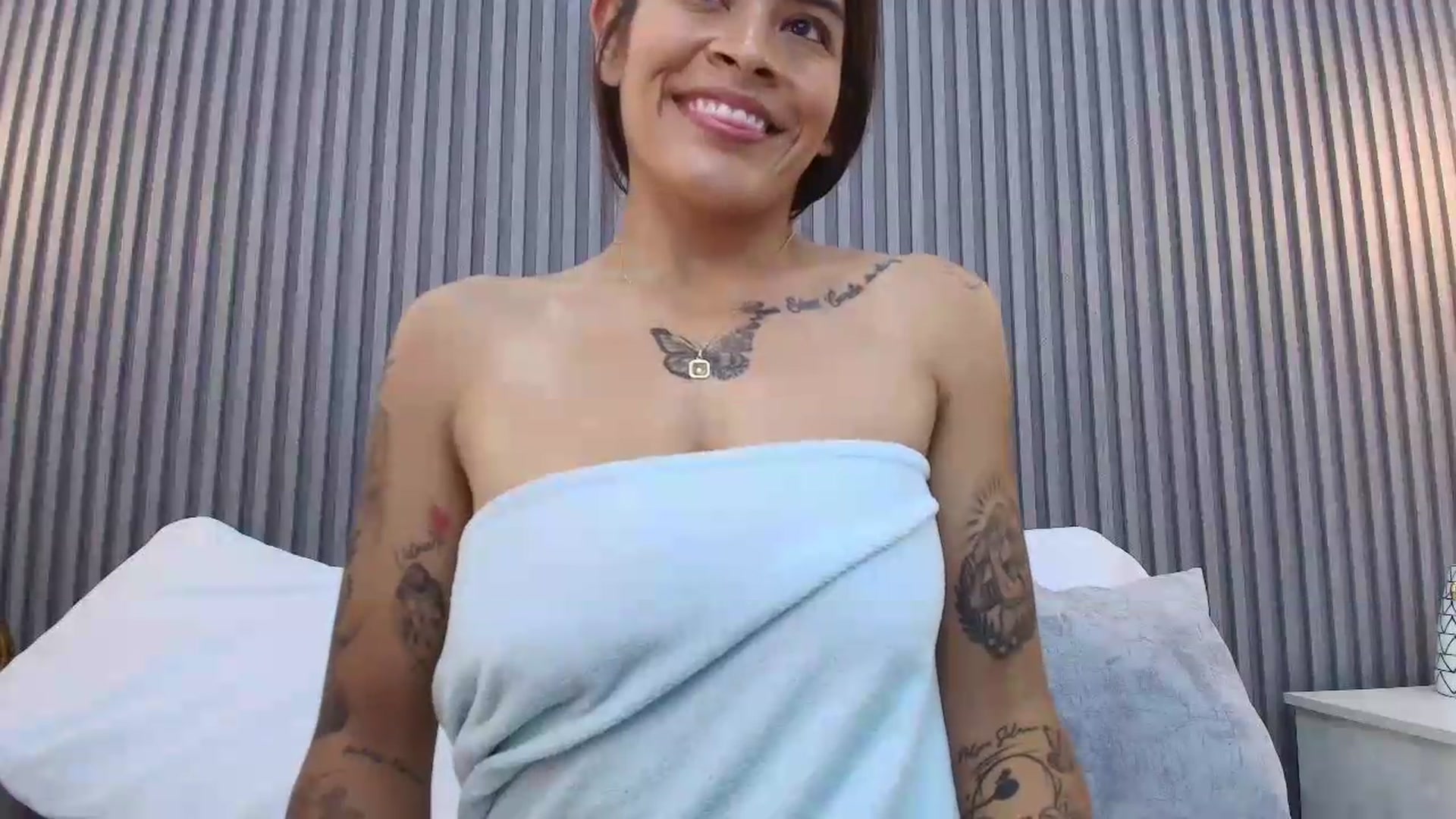 Gallery image thumbnail from Shannel_love_'s myfreecams stream on, 07/31/2026, 17:50 image 10 of 20