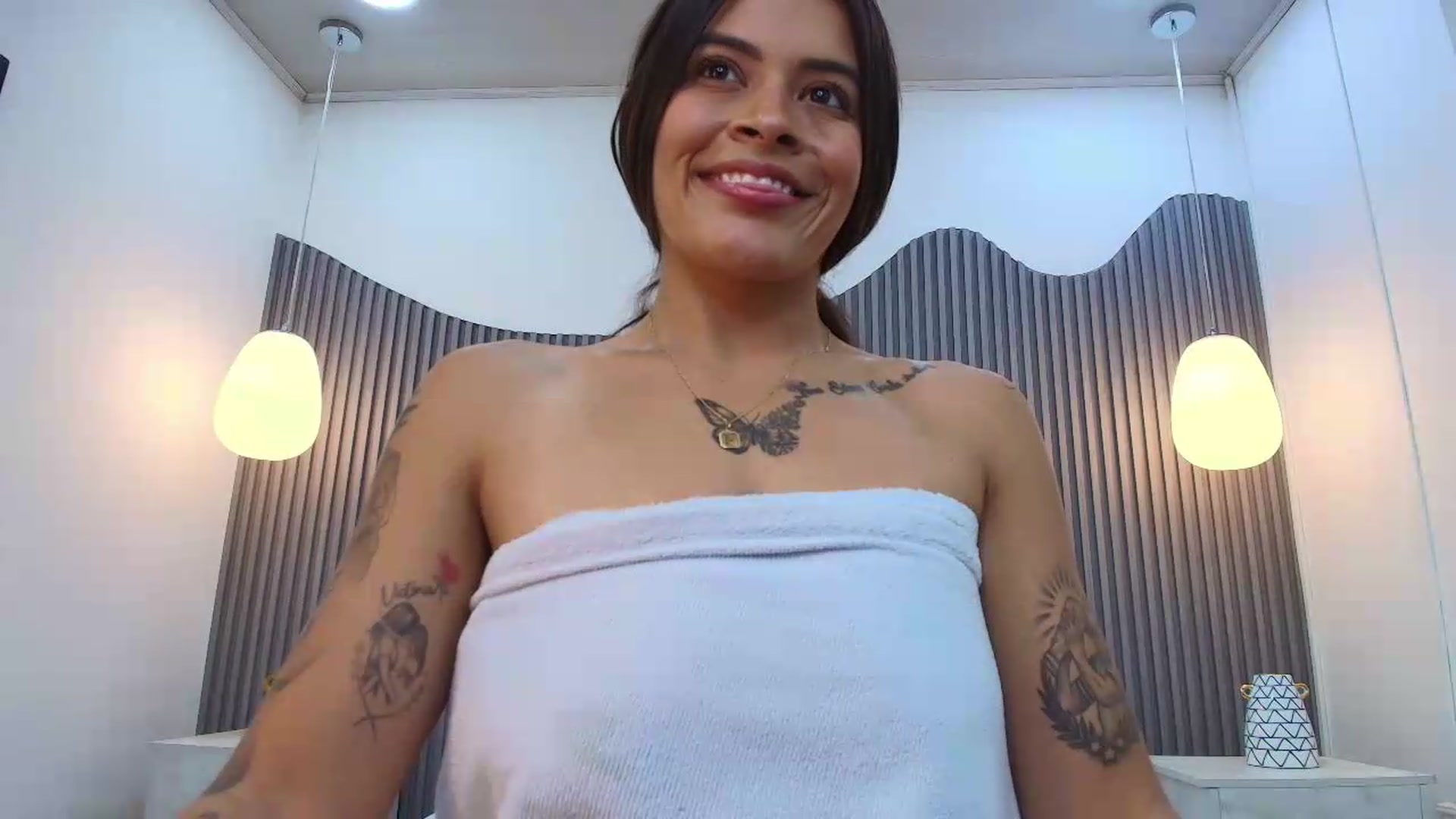 Gallery image thumbnail from Shannel_love_'s myfreecams stream on, 08/04/2026, 17:47 image 2 of 20
