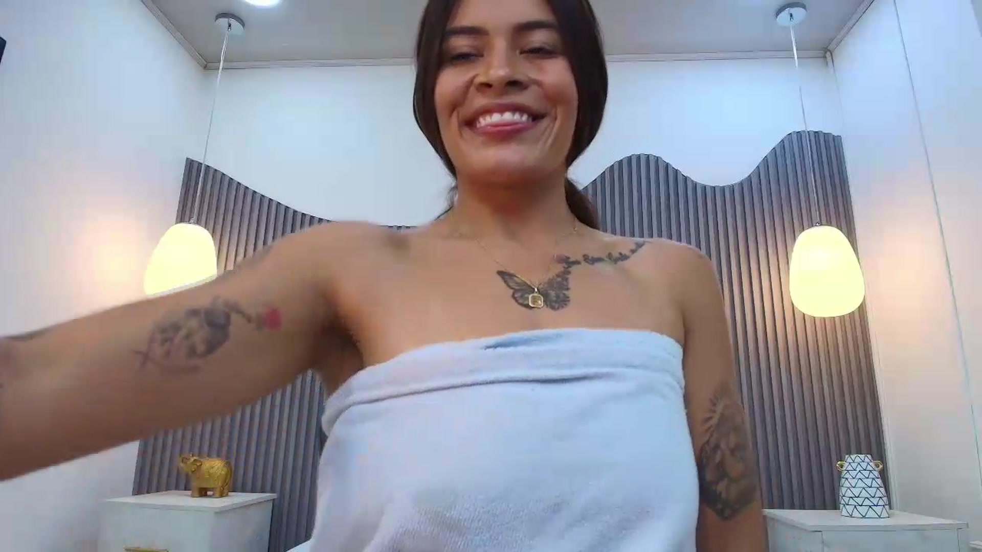 Gallery image thumbnail from Shannel_love_'s myfreecams stream on, 08/04/2026, 17:47 image 4 of 20