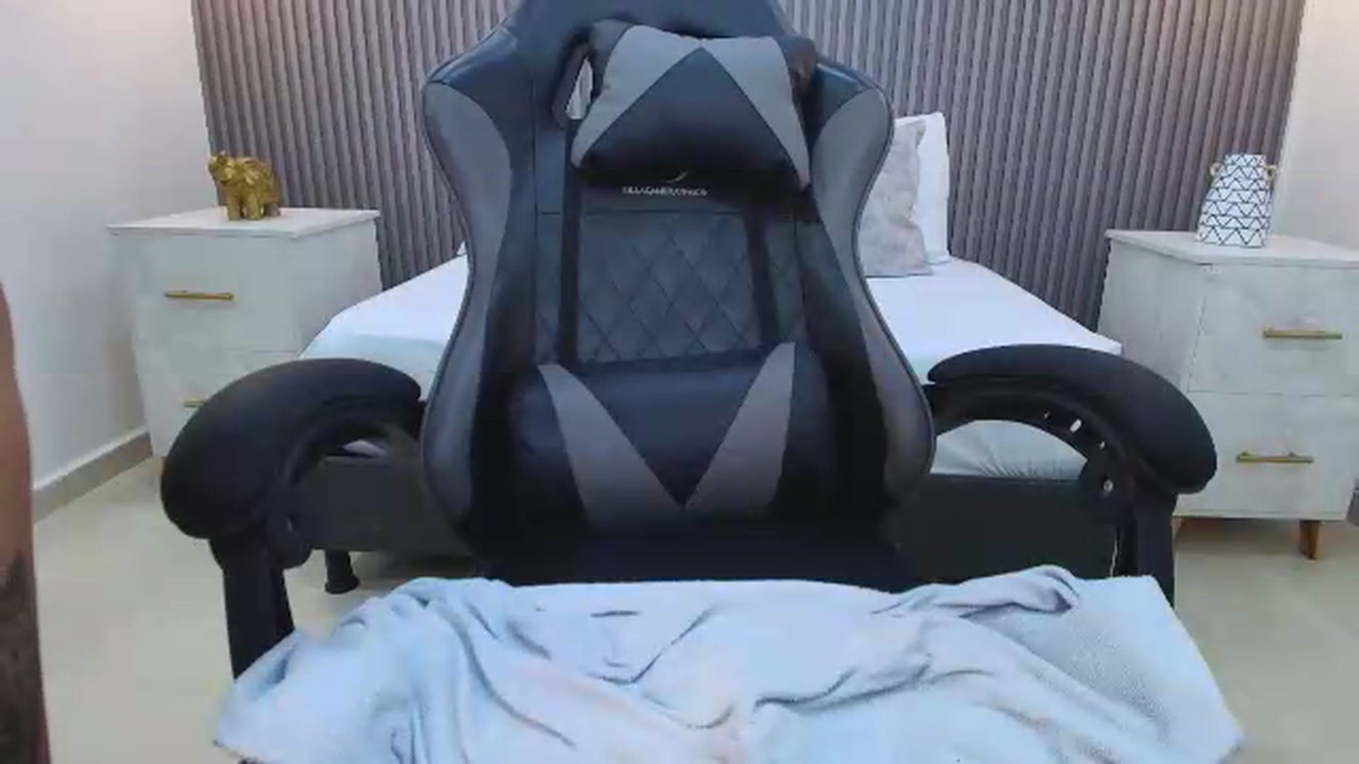 Gallery image thumbnail from Shannel_love_'s myfreecams stream on, 08/15/2026, 17:55 image 9 of 20