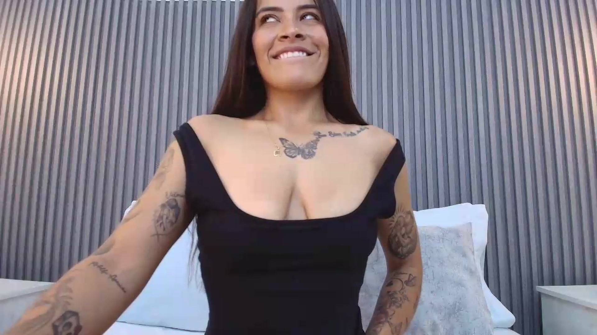 Gallery image thumbnail from Shannel_love_'s myfreecams stream on, 09/04/2026, 16:10 image 15 of 20