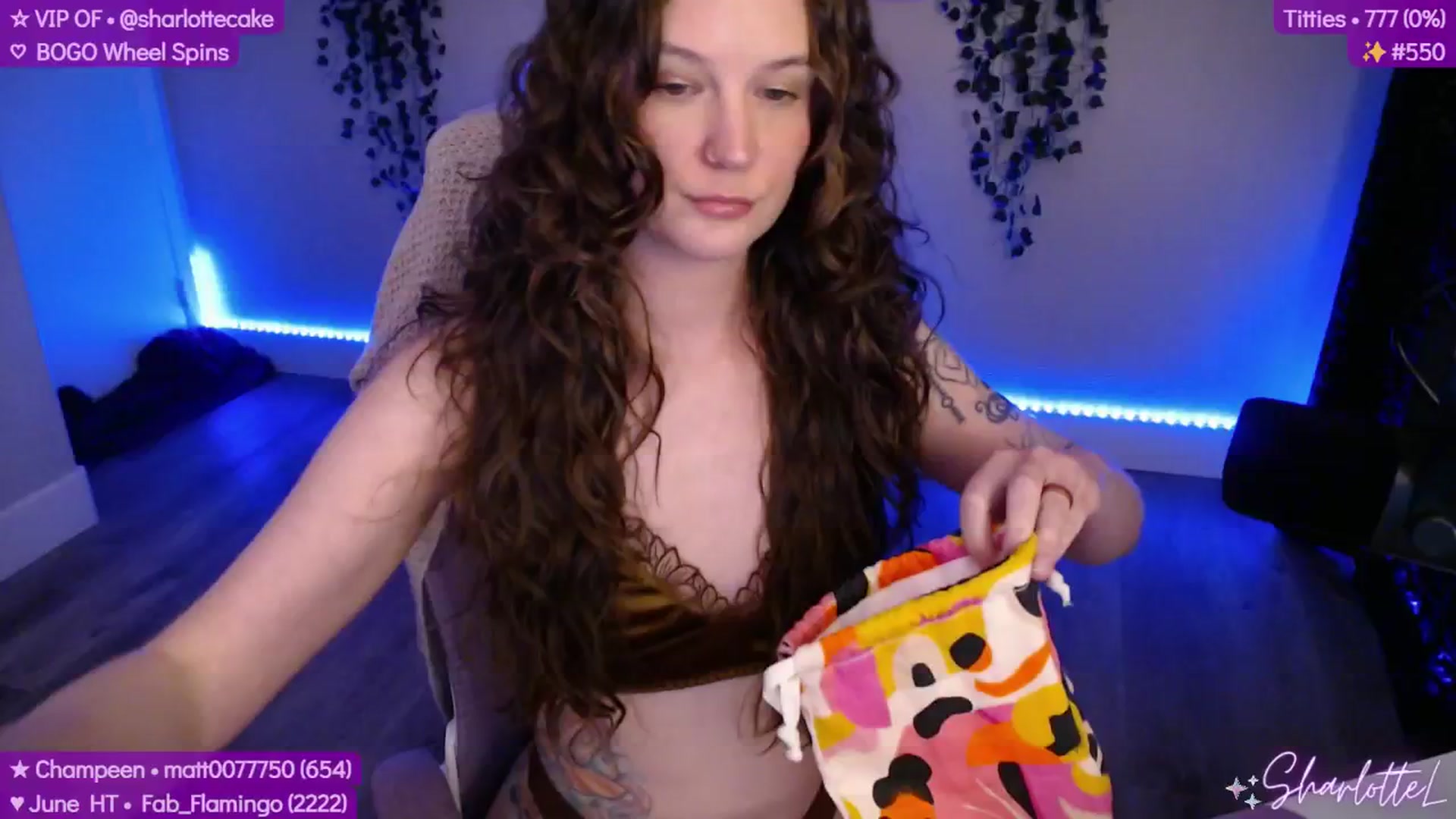Gallery image thumbnail from SharlotteL's myfreecams stream on, 06/22/2025, 03:34 image 8 of 20