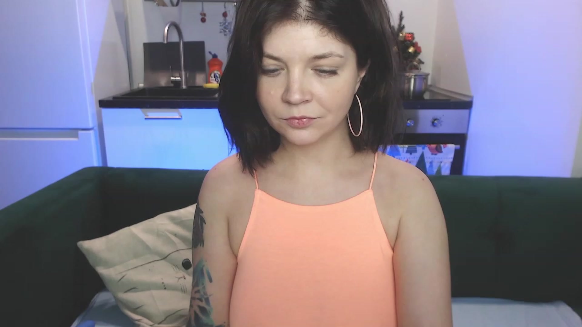 Gallery image thumbnail from SharmyMy's myfreecams stream on, 12/25/2022, 09:32 image 5 of 20