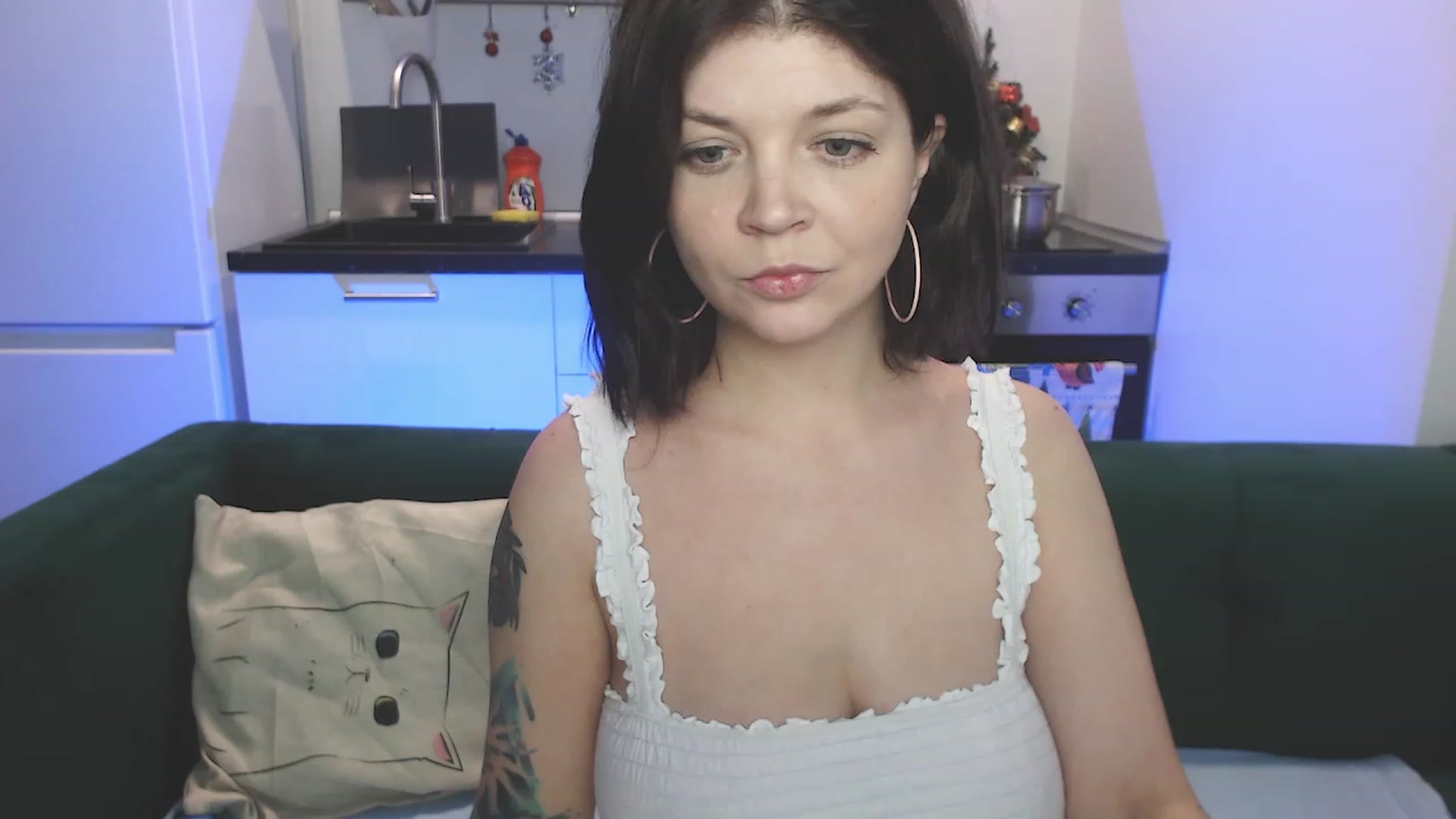 Gallery image thumbnail from SharmyMy's myfreecams stream on, 12/25/2022, 09:32 image 6 of 20