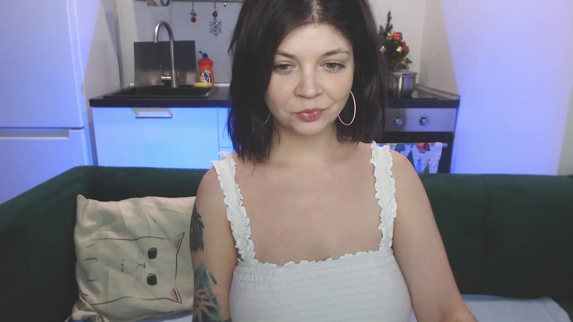 Gallery image thumbnail from SharmyMy's myfreecams stream on, 12/25/2022, 09:32 image 7 of 20