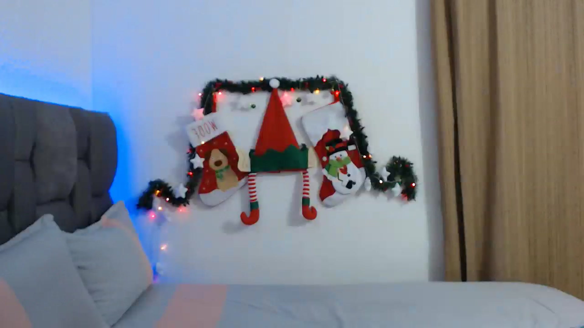 Gallery image thumbnail from Sharon_Angels's myfreecams stream on, 12/08/2023, 04:17 image 3 of 20