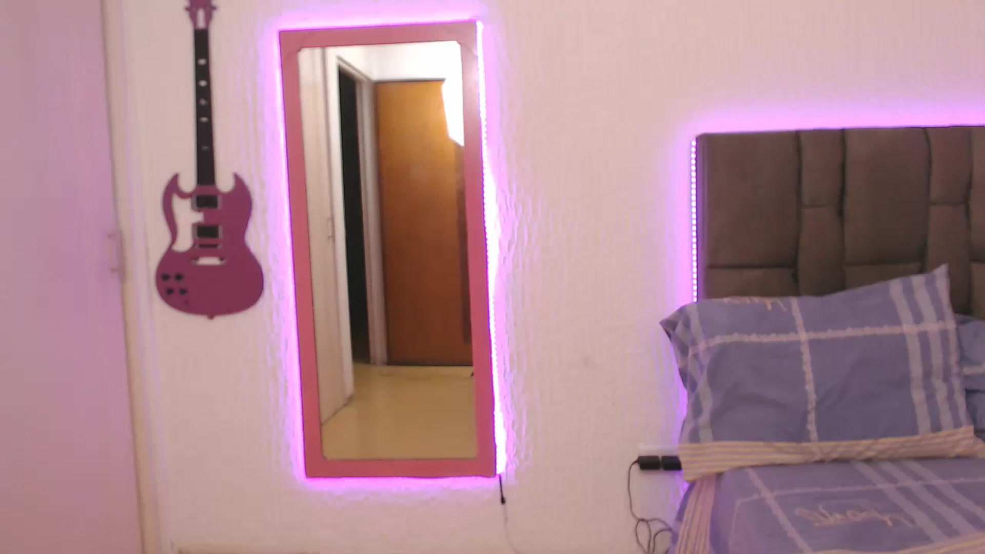 Gallery image thumbnail from Sharon_Angels's myfreecams stream on, 05/31/2024, 05:57 image 4 of 20
