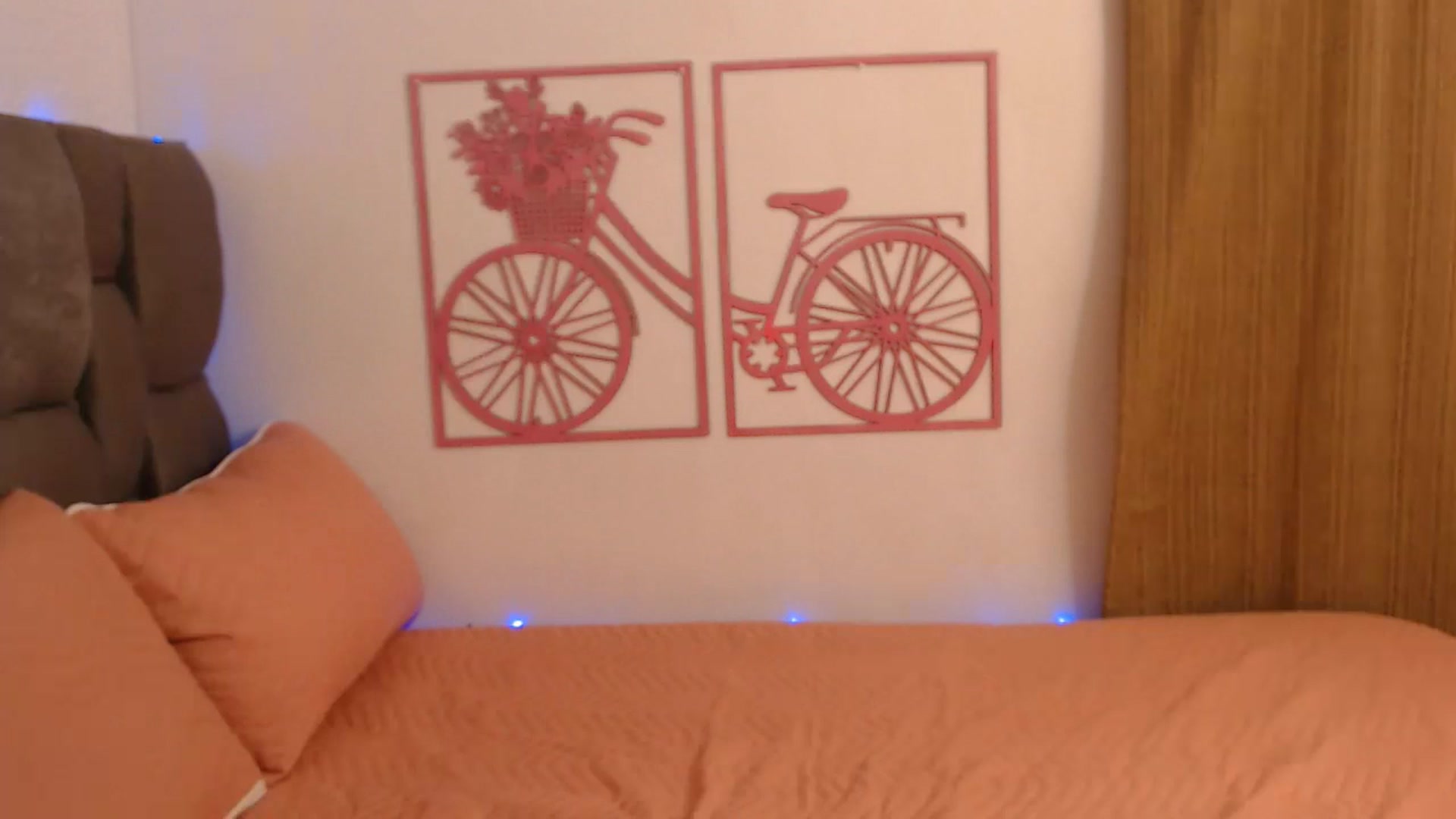Gallery image thumbnail from Sharon_Angels's myfreecams stream on, 07/19/2024, 05:35 image 9 of 20