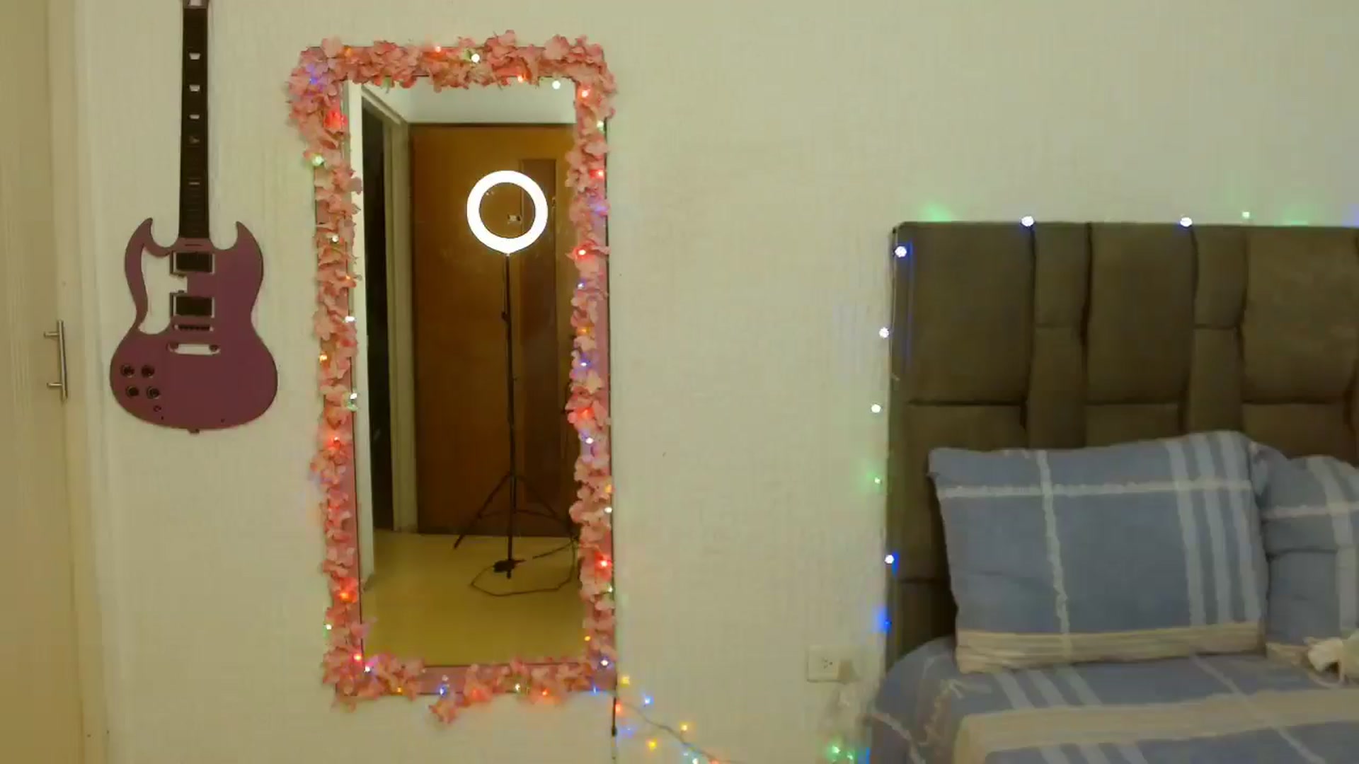 Gallery image thumbnail from Sharon_Angels's myfreecams stream on, 05/25/2025, 09:06 image 16 of 20