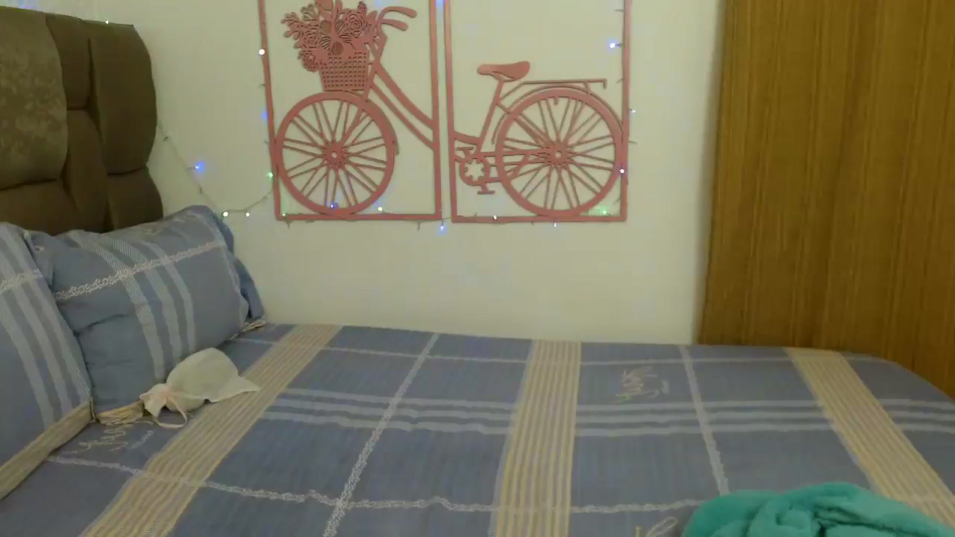 Gallery image thumbnail from Sharon_Angels's myfreecams stream on, 05/25/2025, 09:06 image 18 of 20