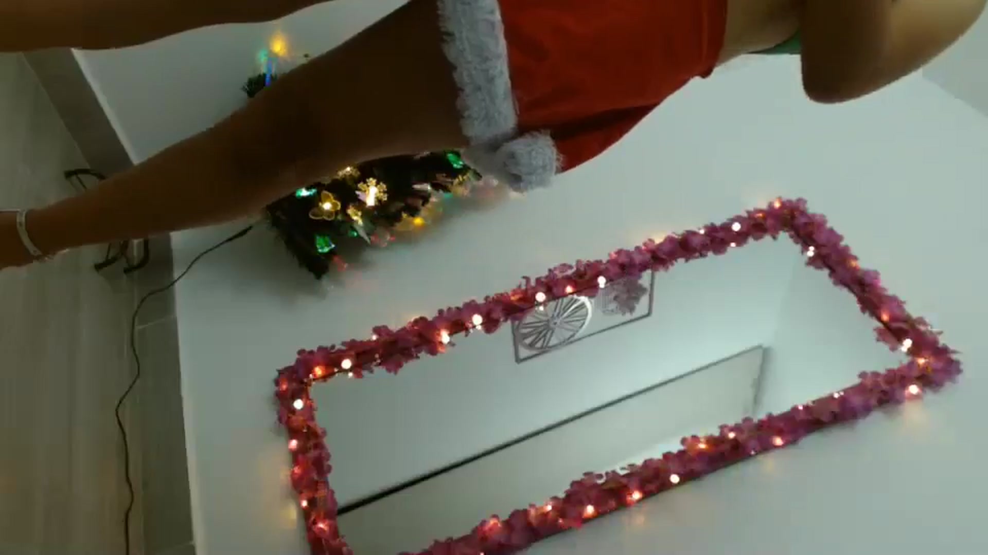 Gallery image thumbnail from Sharon_Angels's myfreecams stream on, 12/21/2025, 06:22 image 9 of 20