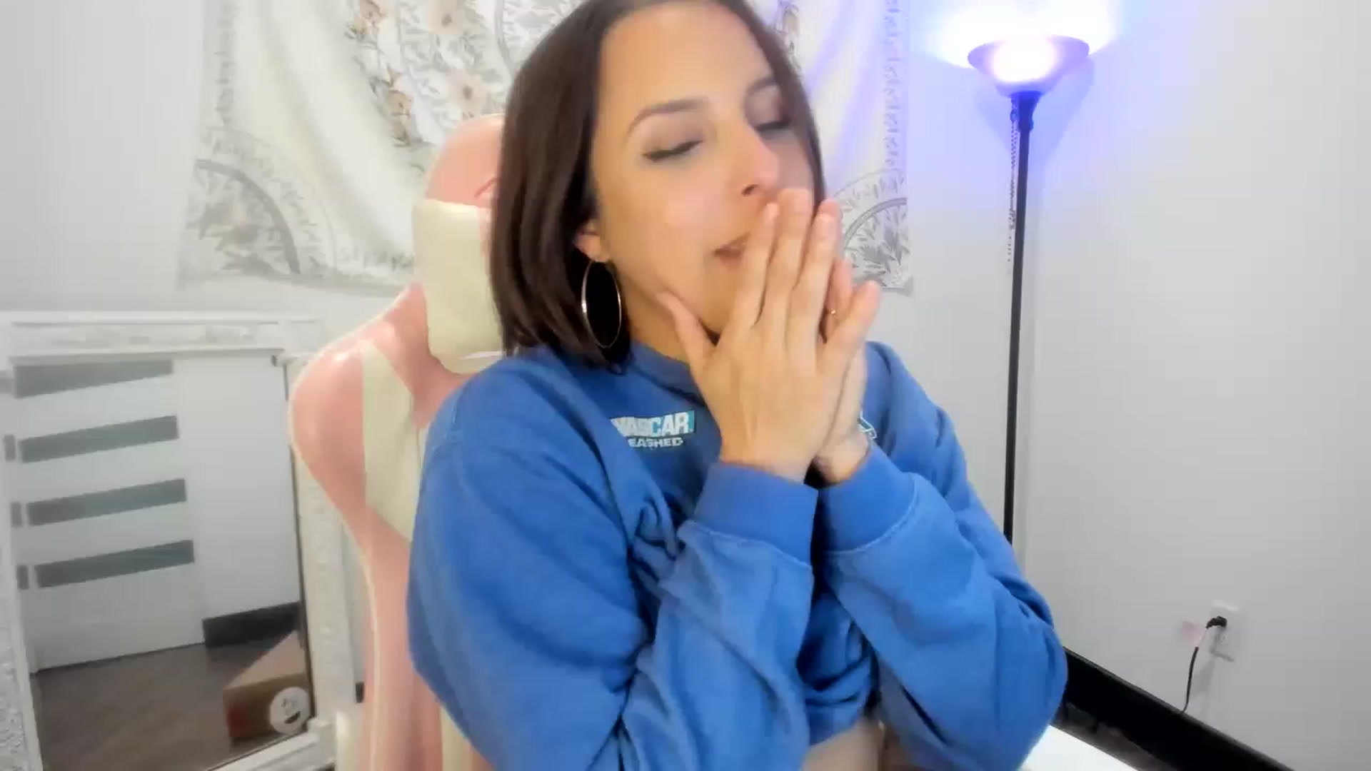 Gallery image thumbnail from ShaunaSays's myfreecams stream on, 04/28/2023, 19:58 image 8 of 20
