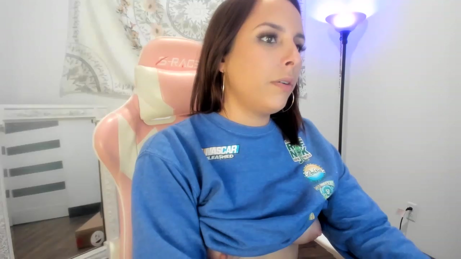 Gallery image thumbnail from ShaunaSays's myfreecams stream on, 04/28/2023, 19:58 image 15 of 20