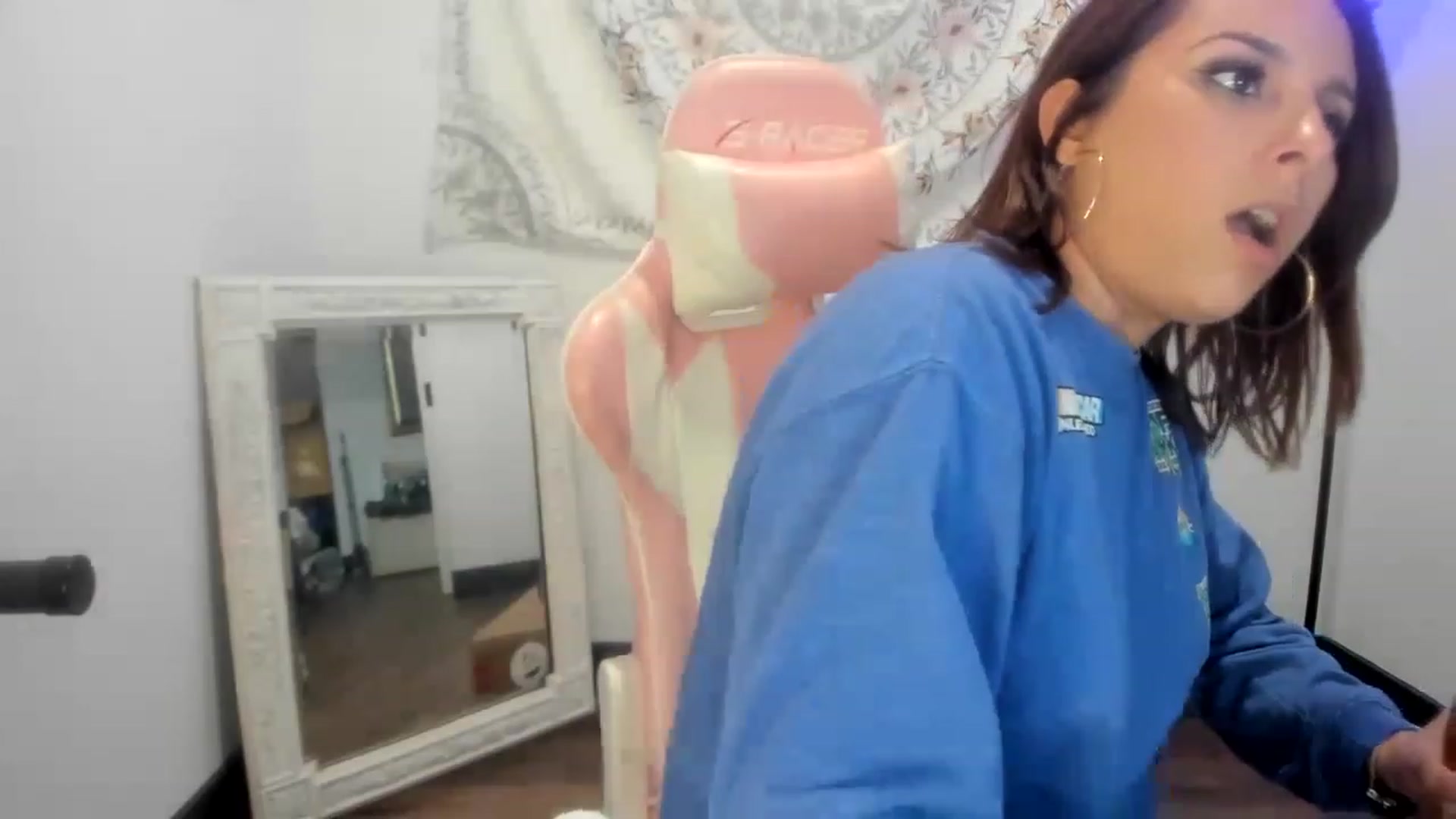 Gallery image thumbnail from ShaunaSays's myfreecams stream on, 04/28/2023, 20:40 image 6 of 20