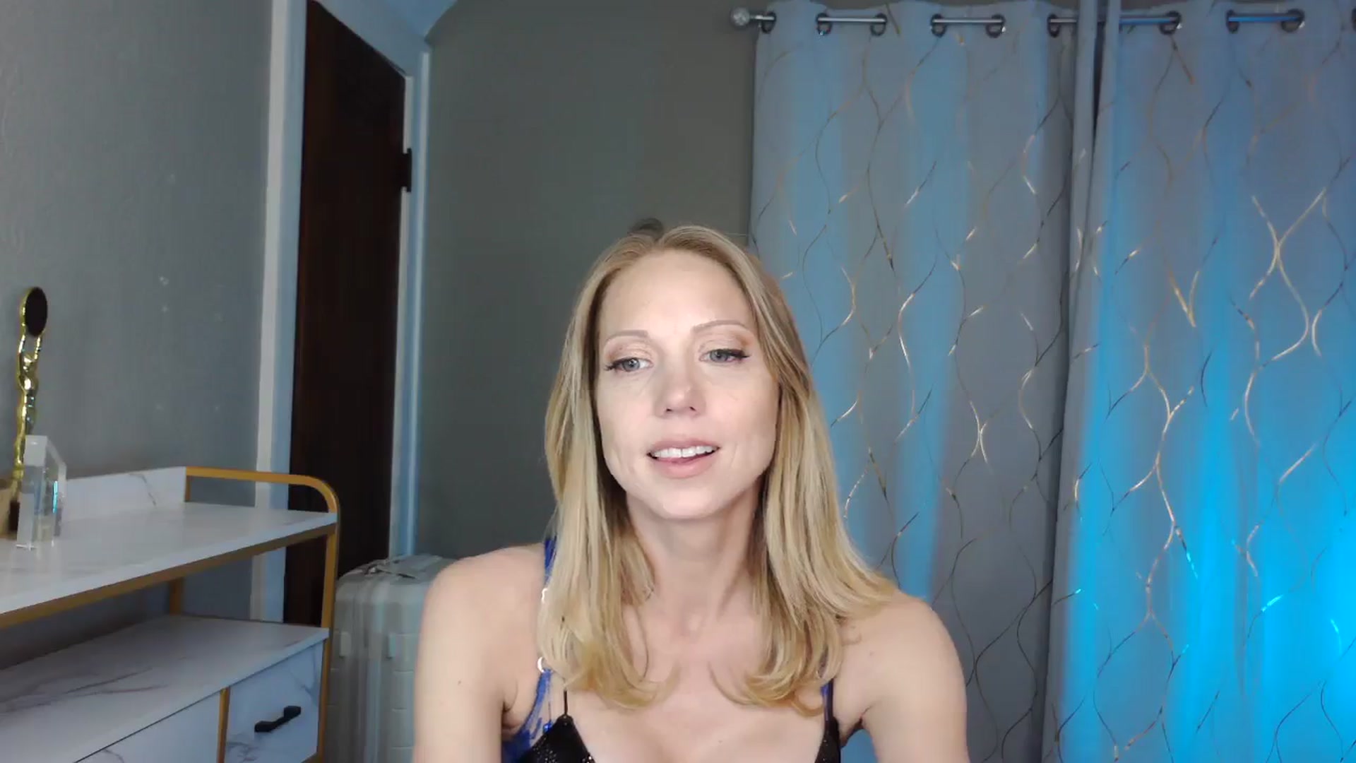 Gallery image thumbnail from ShawnaLenee's myfreecams stream on, 06/10/2024, 04:45 image 10 of 20