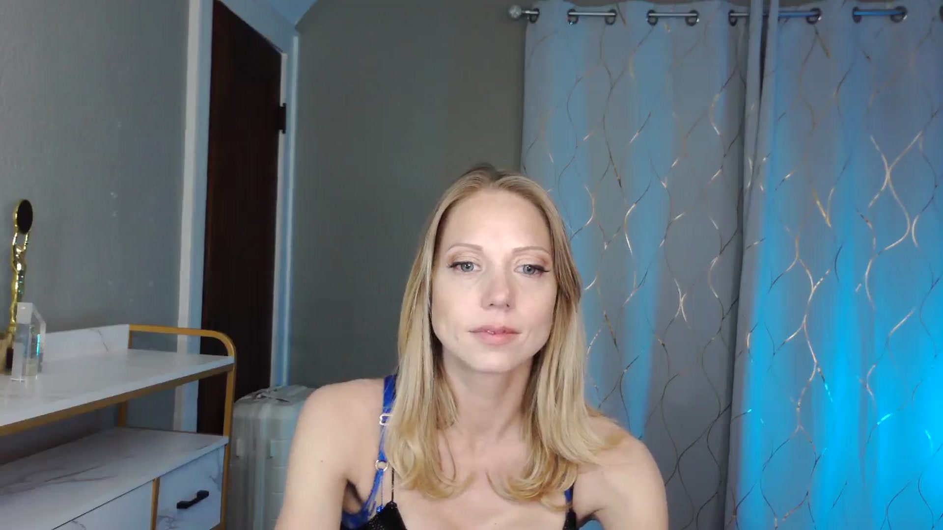 Gallery image thumbnail from ShawnaLenee's myfreecams stream on, 06/10/2024, 04:45 image 11 of 20