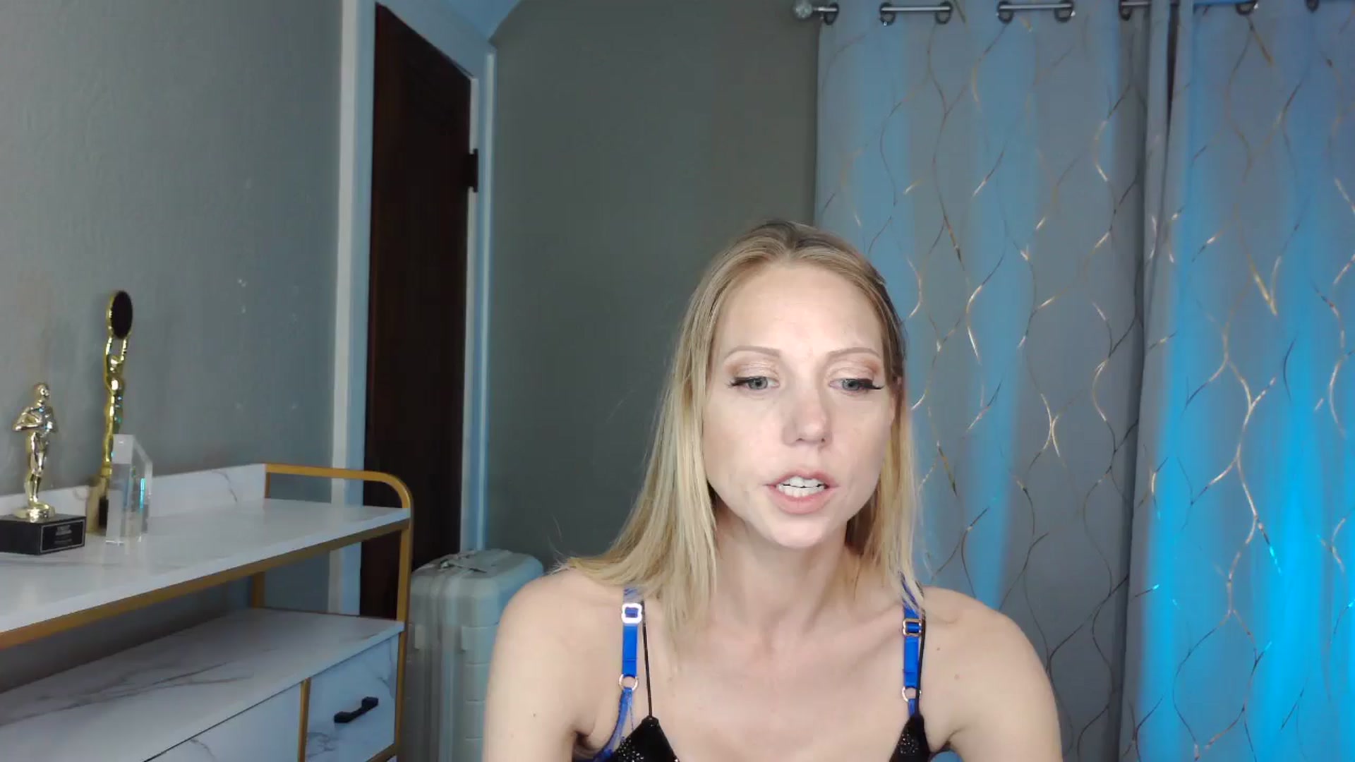 Gallery image thumbnail from ShawnaLenee's myfreecams stream on, 06/10/2024, 04:45 image 1 of 20