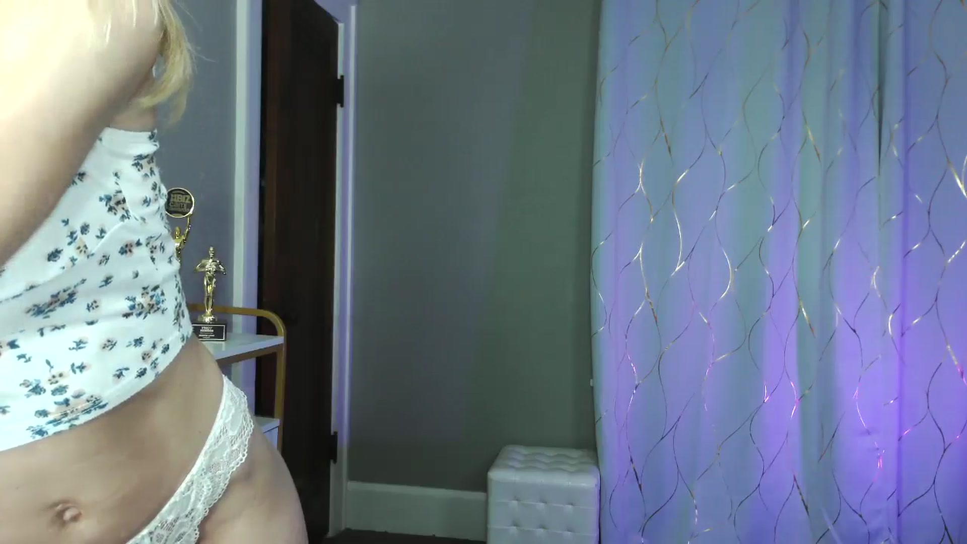 Gallery image thumbnail from ShawnaShow's myfreecams stream on, 10/25/2024, 03:47 image 18 of 20