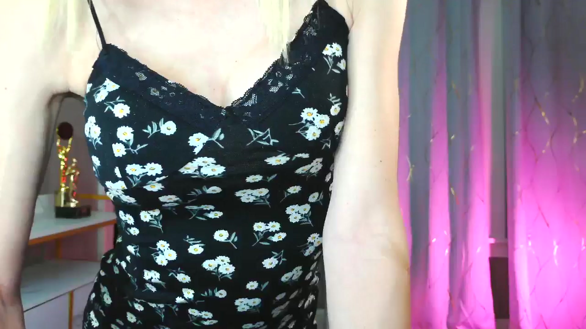Gallery image thumbnail from ShawnaShow's myfreecams stream on, 11/29/2024, 06:03 image 10 of 20